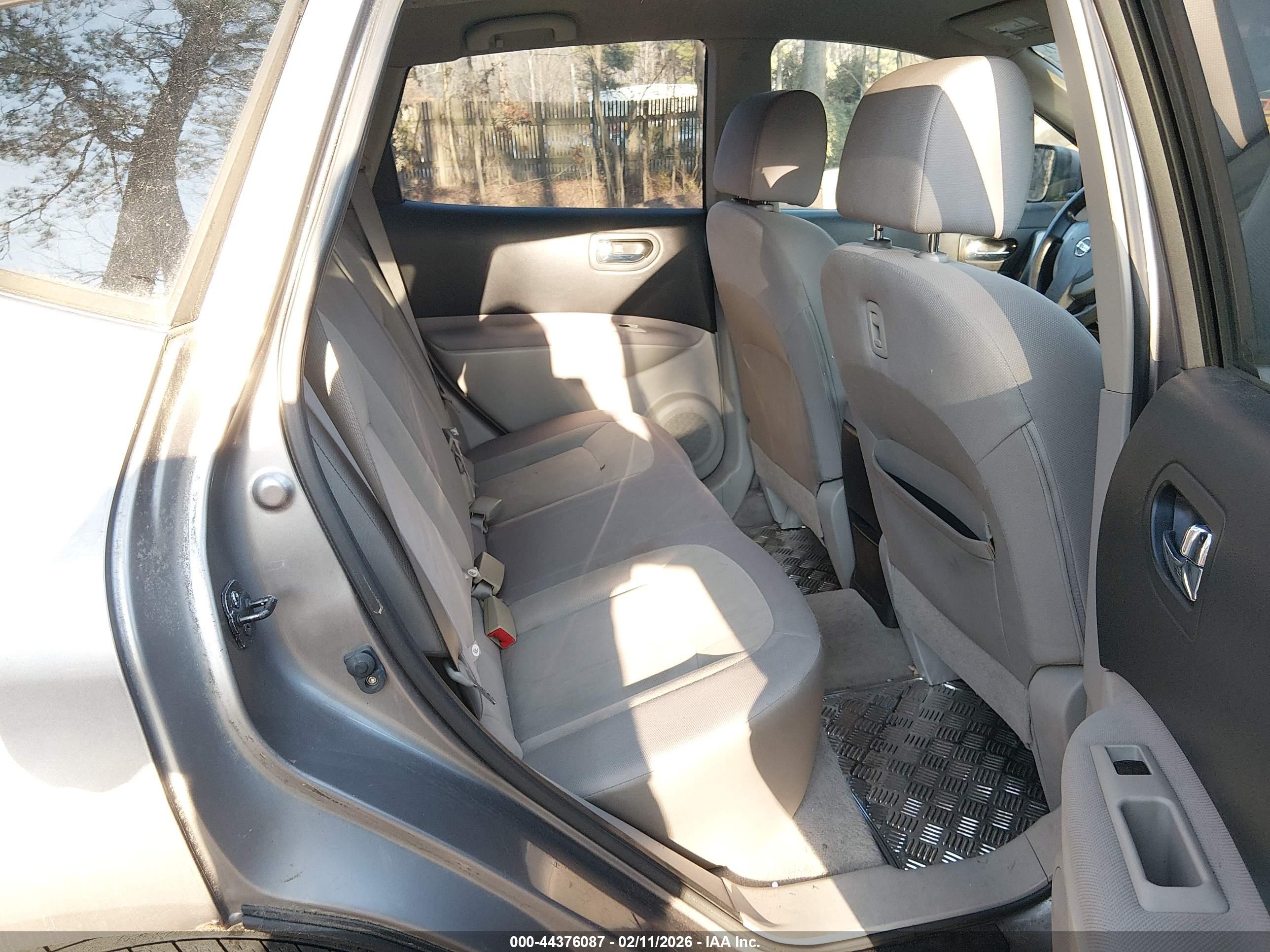 NISSAN ROGUE image 8