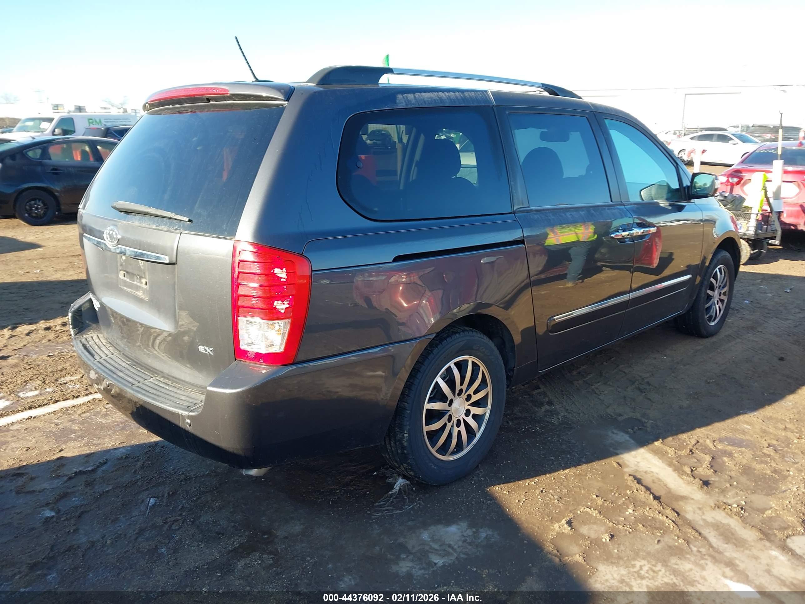 KIA SEDONA image 4