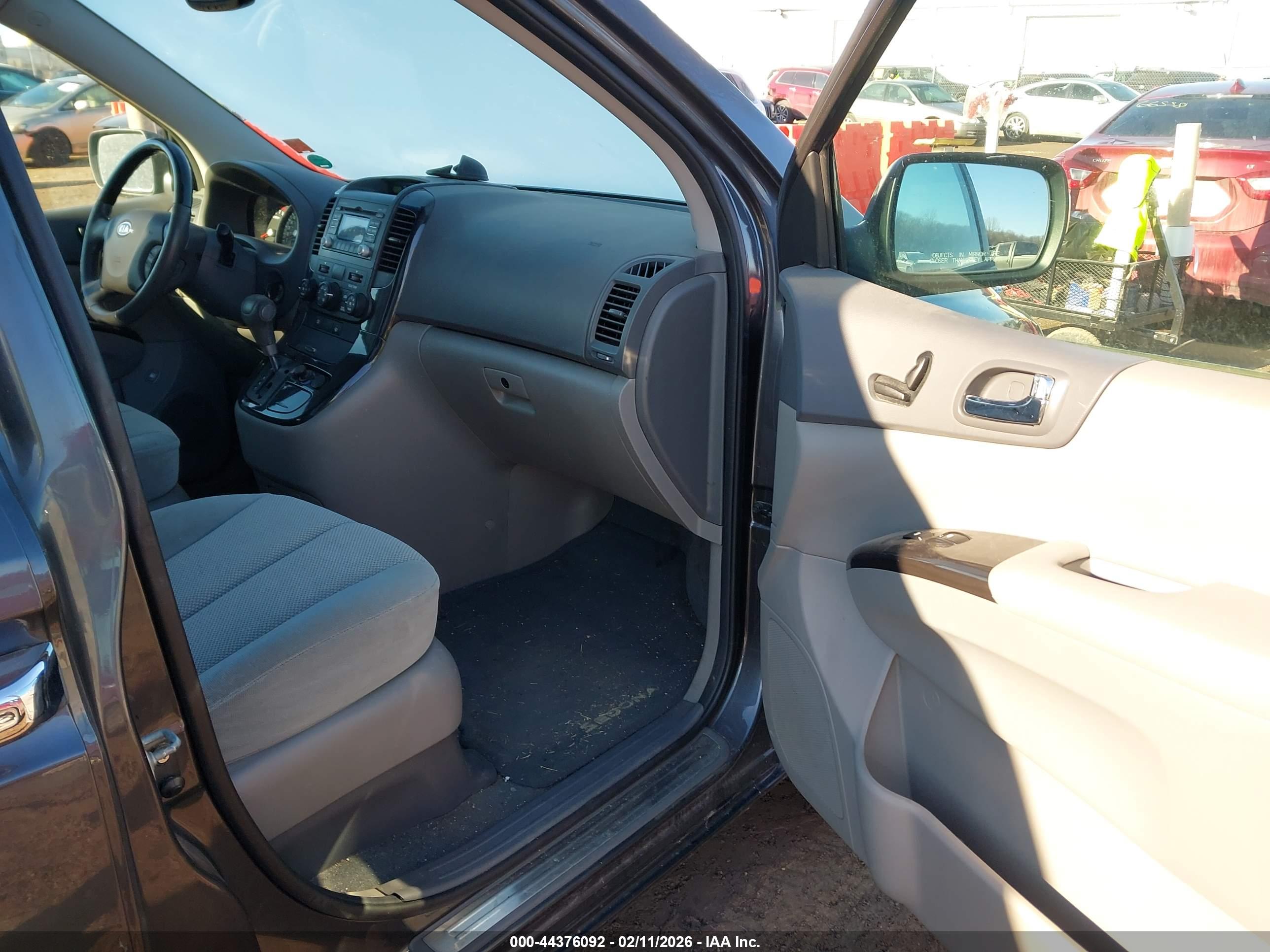 KIA SEDONA image 5