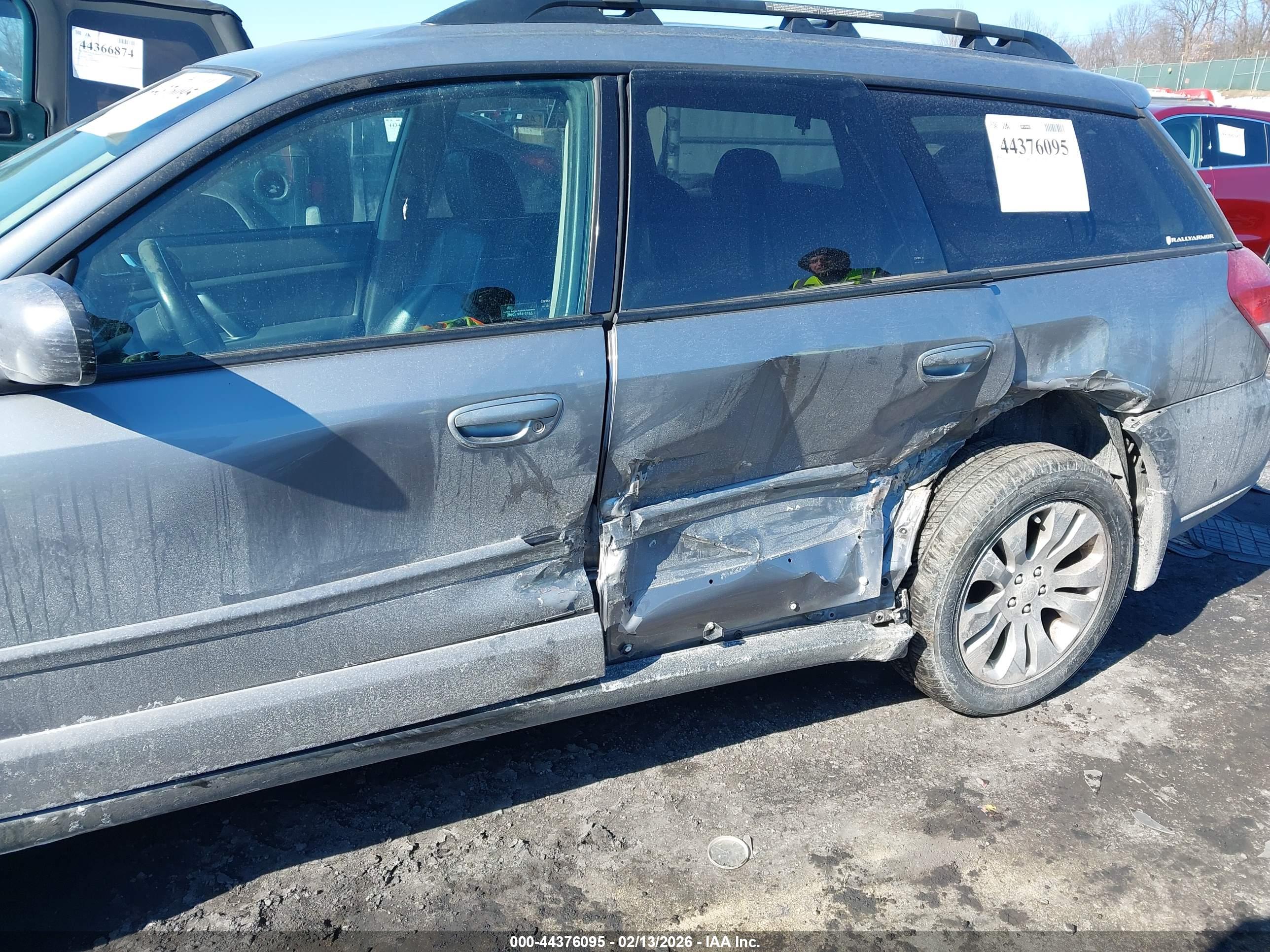 SUBARU OUTBACK image 6