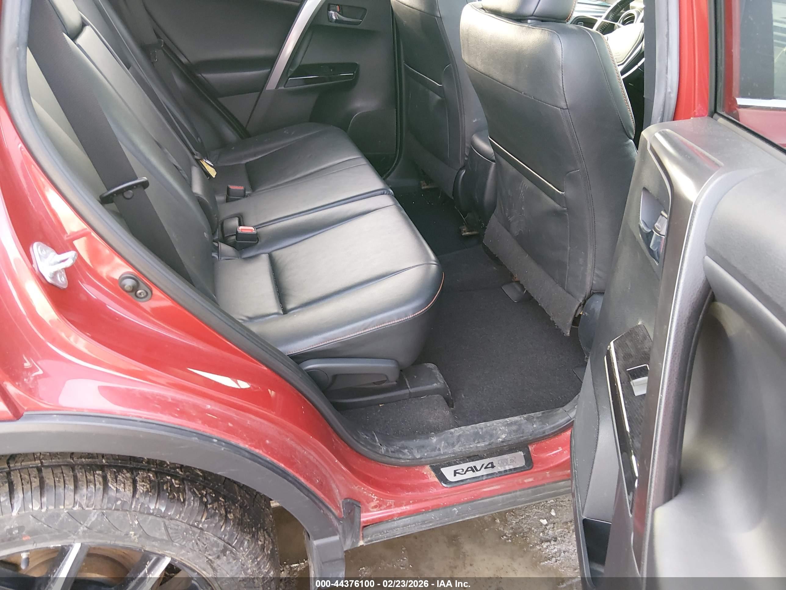 TOYOTA RAV4 image 8