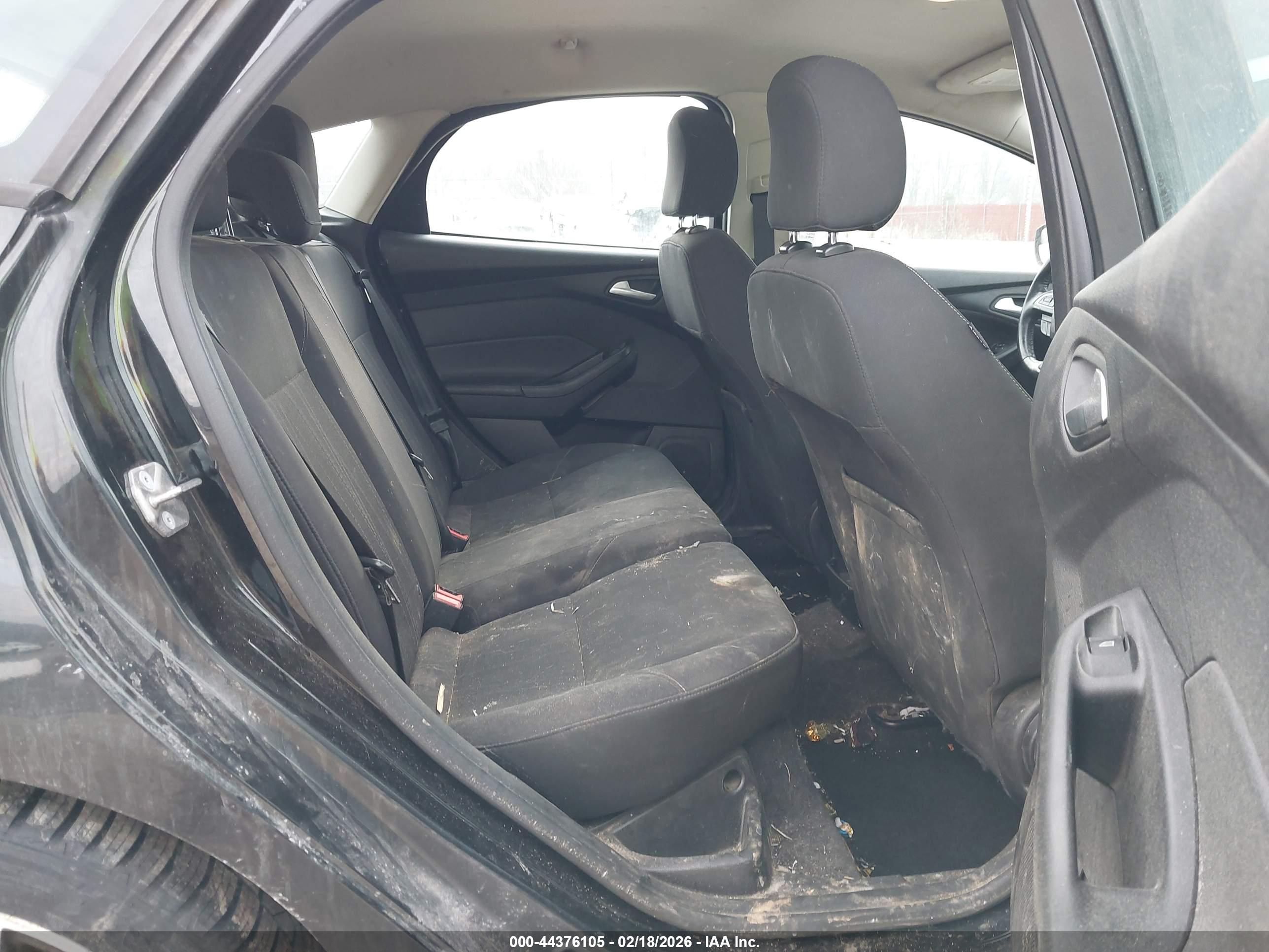 FORD FOCUS image 8