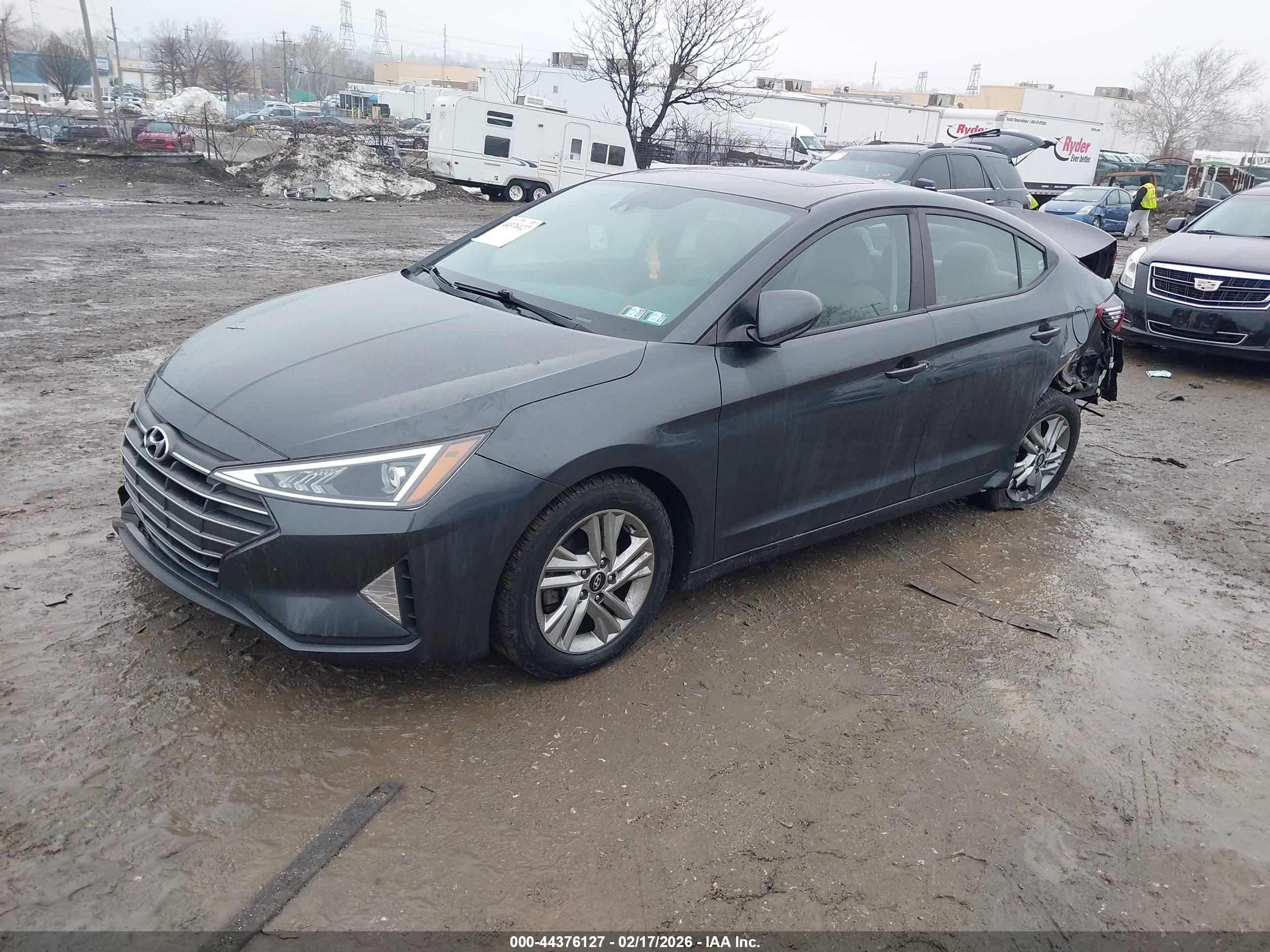 HYUNDAI ELANTRA image 2