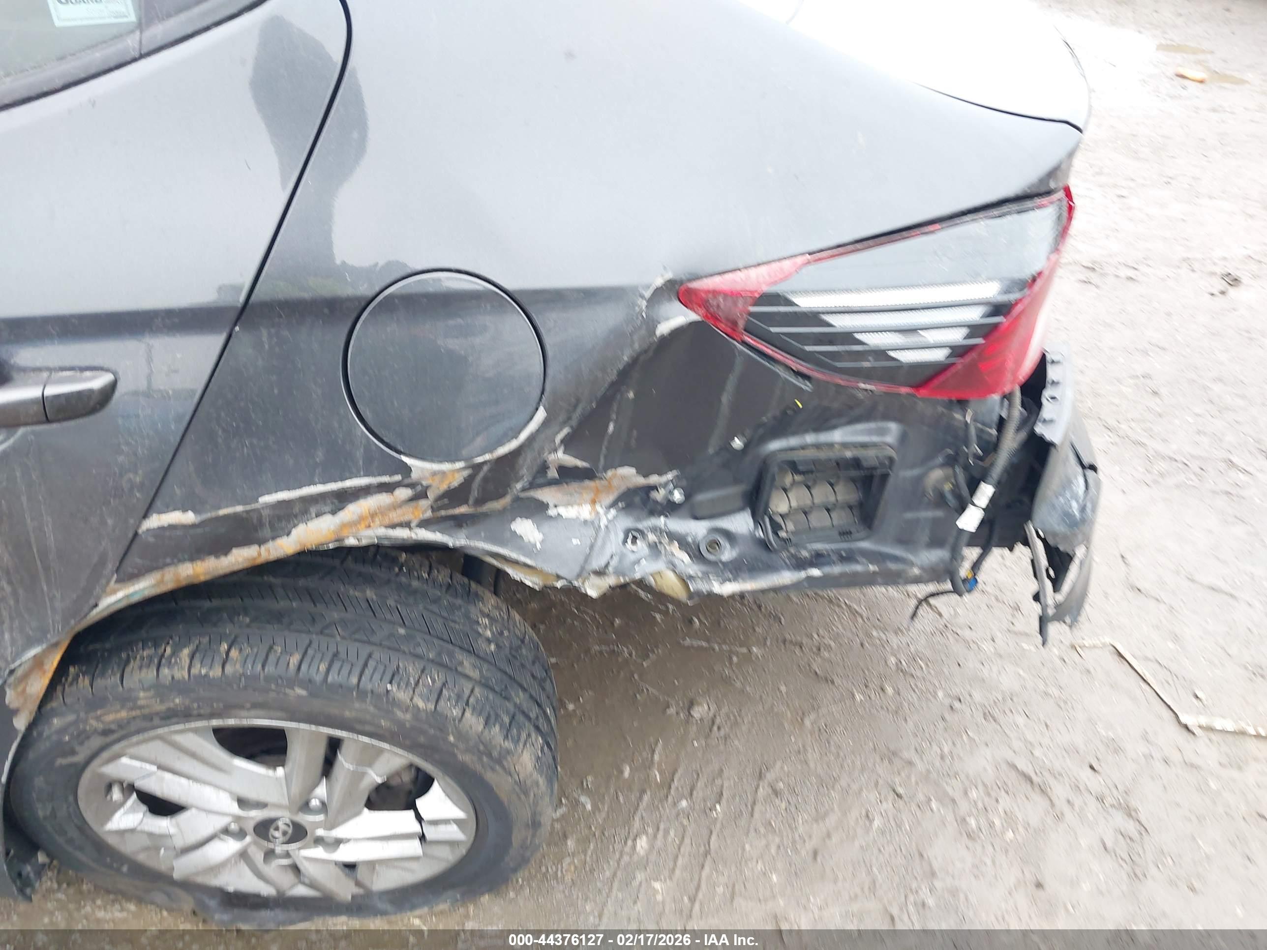 HYUNDAI ELANTRA image 6