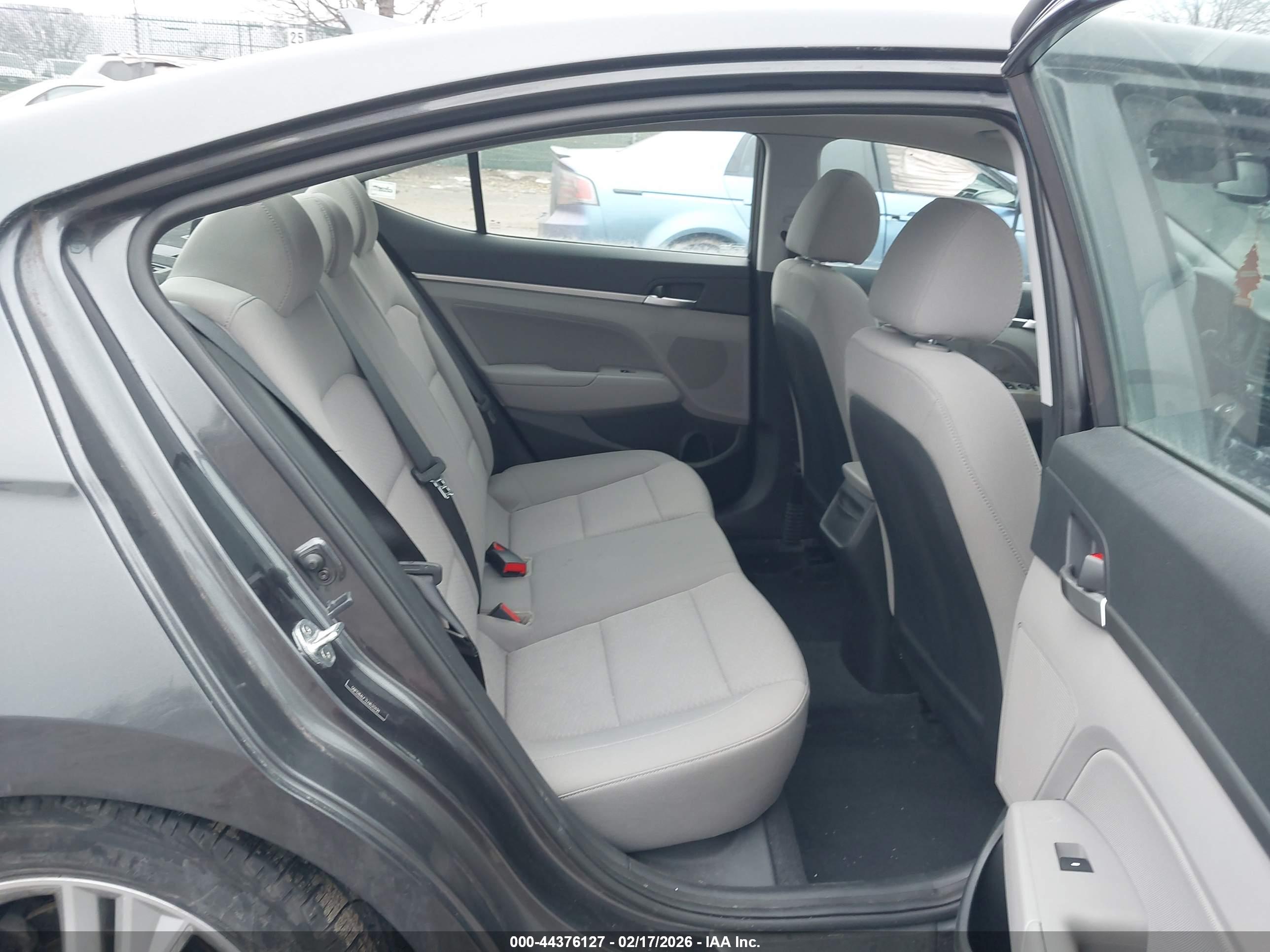 HYUNDAI ELANTRA image 8