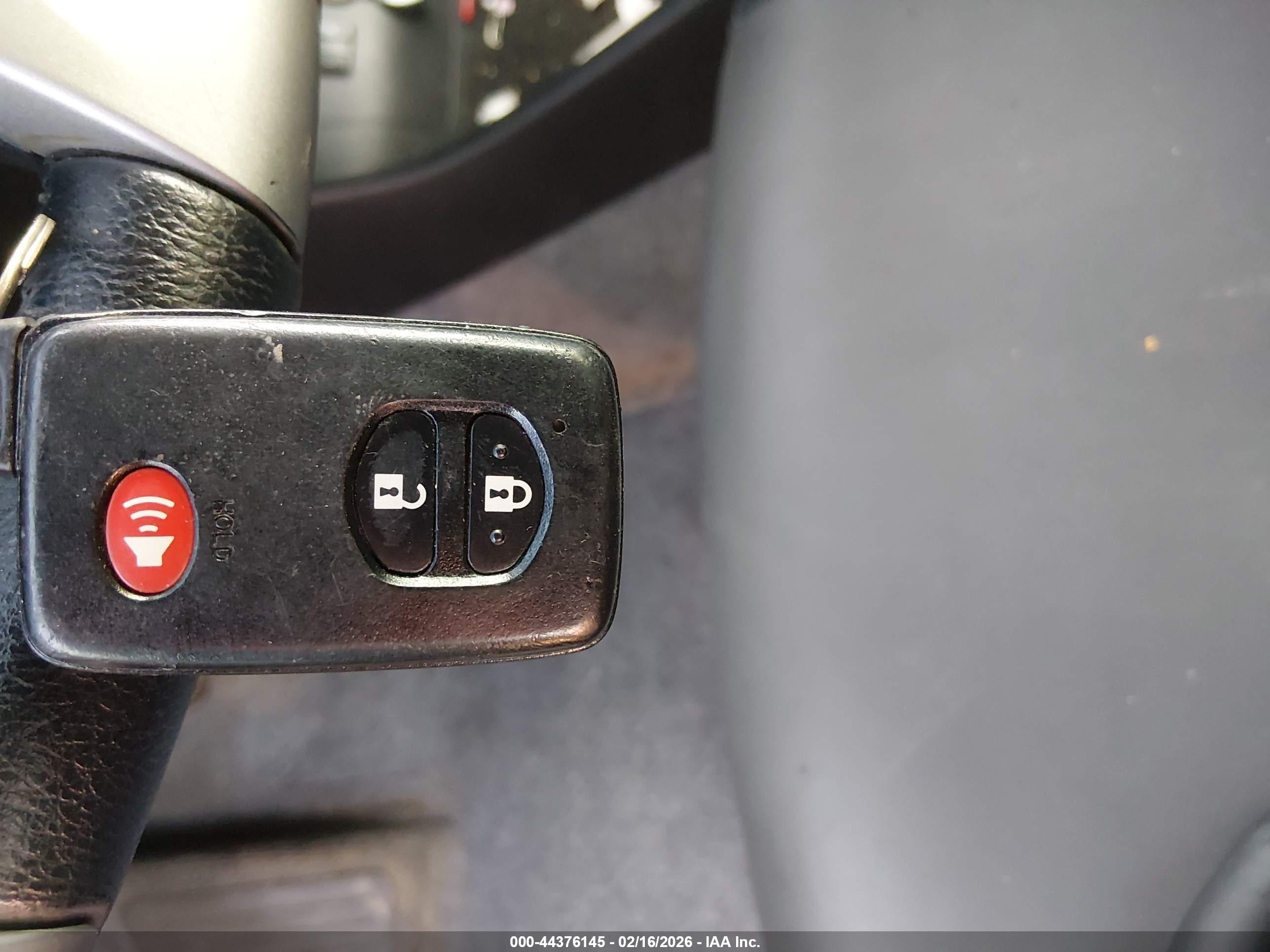 TOYOTA PRIUS image 11