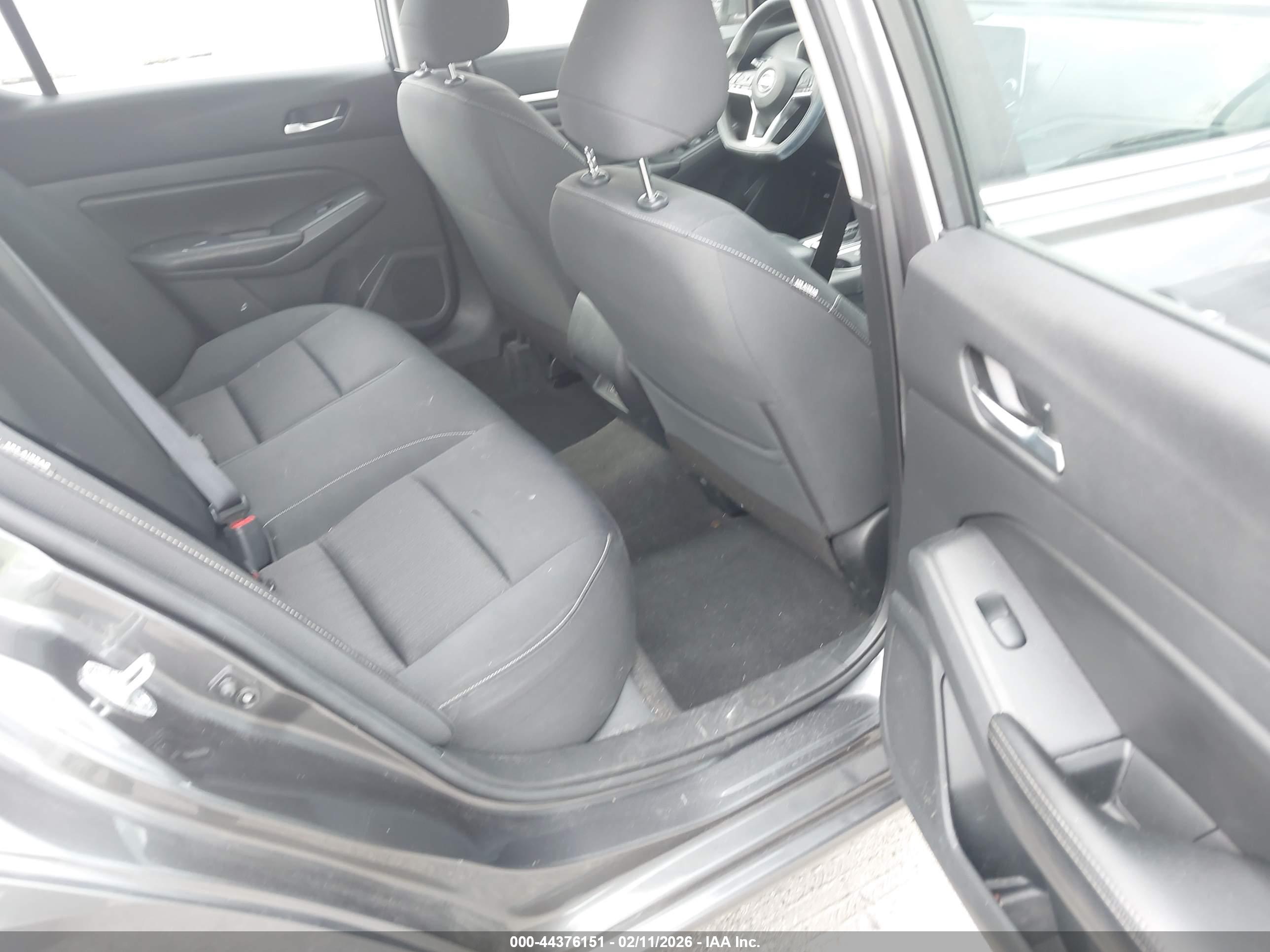 NISSAN ALTIMA image 8