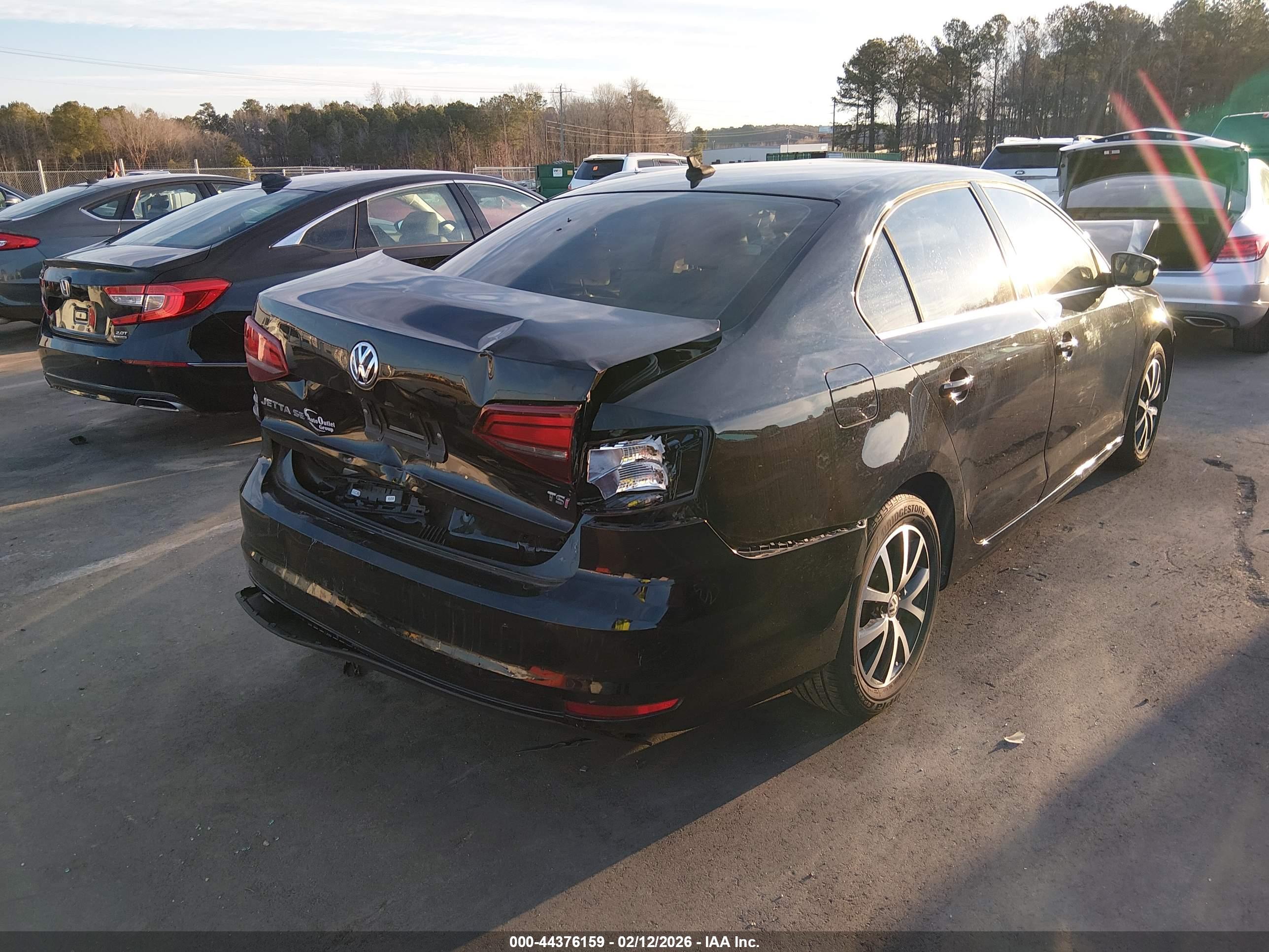 VOLKSWAGEN JETTA image 4