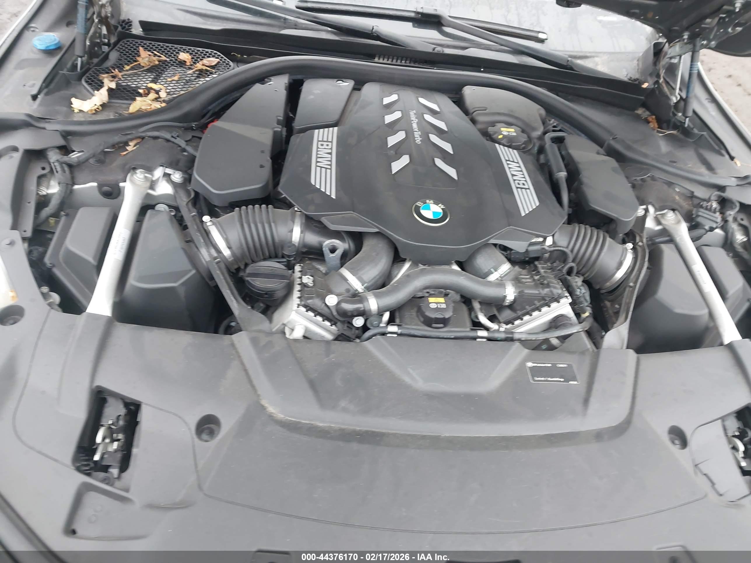 BMW 750 image 10
