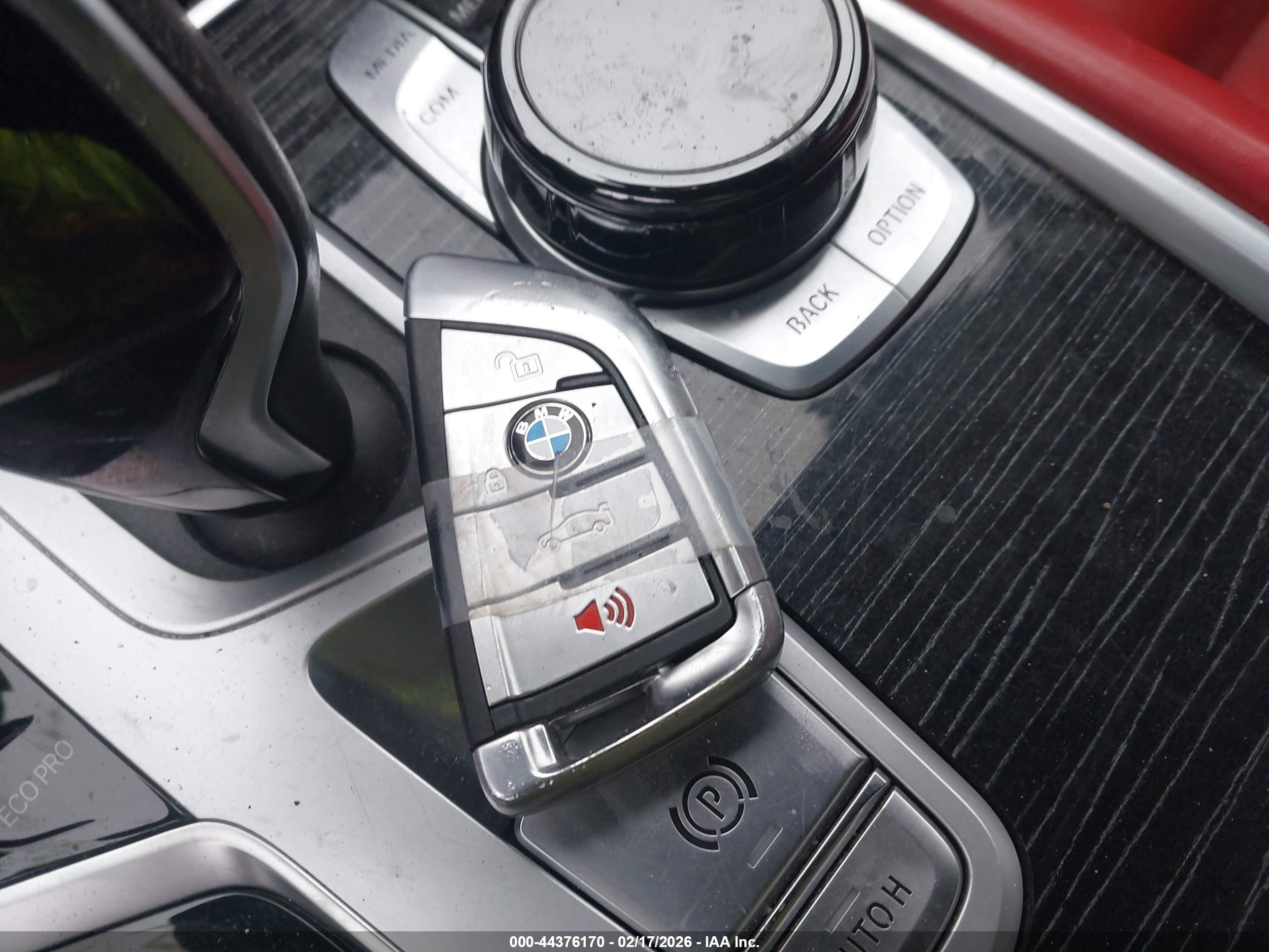 BMW 750 image 11