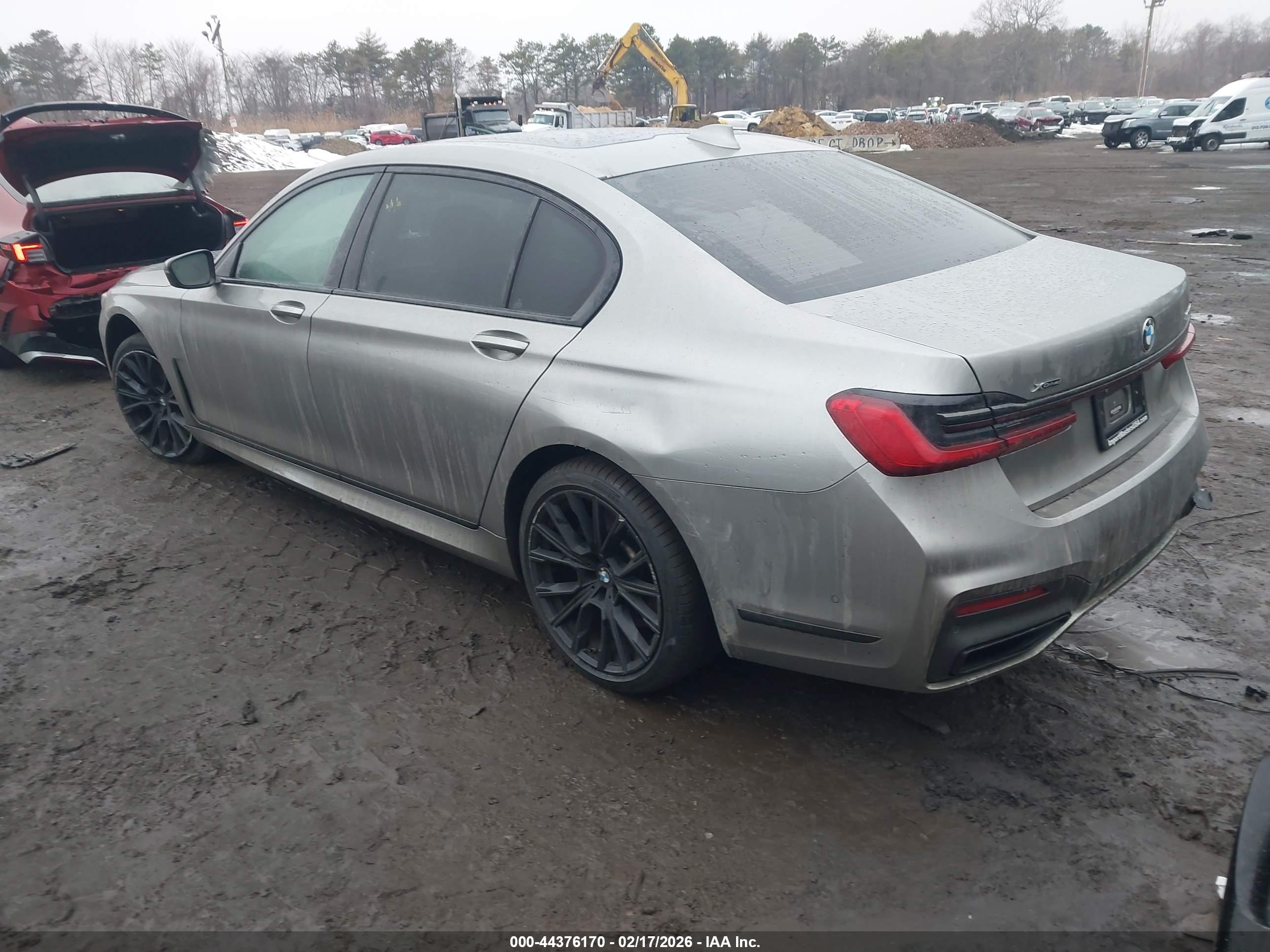 BMW 750 image 3