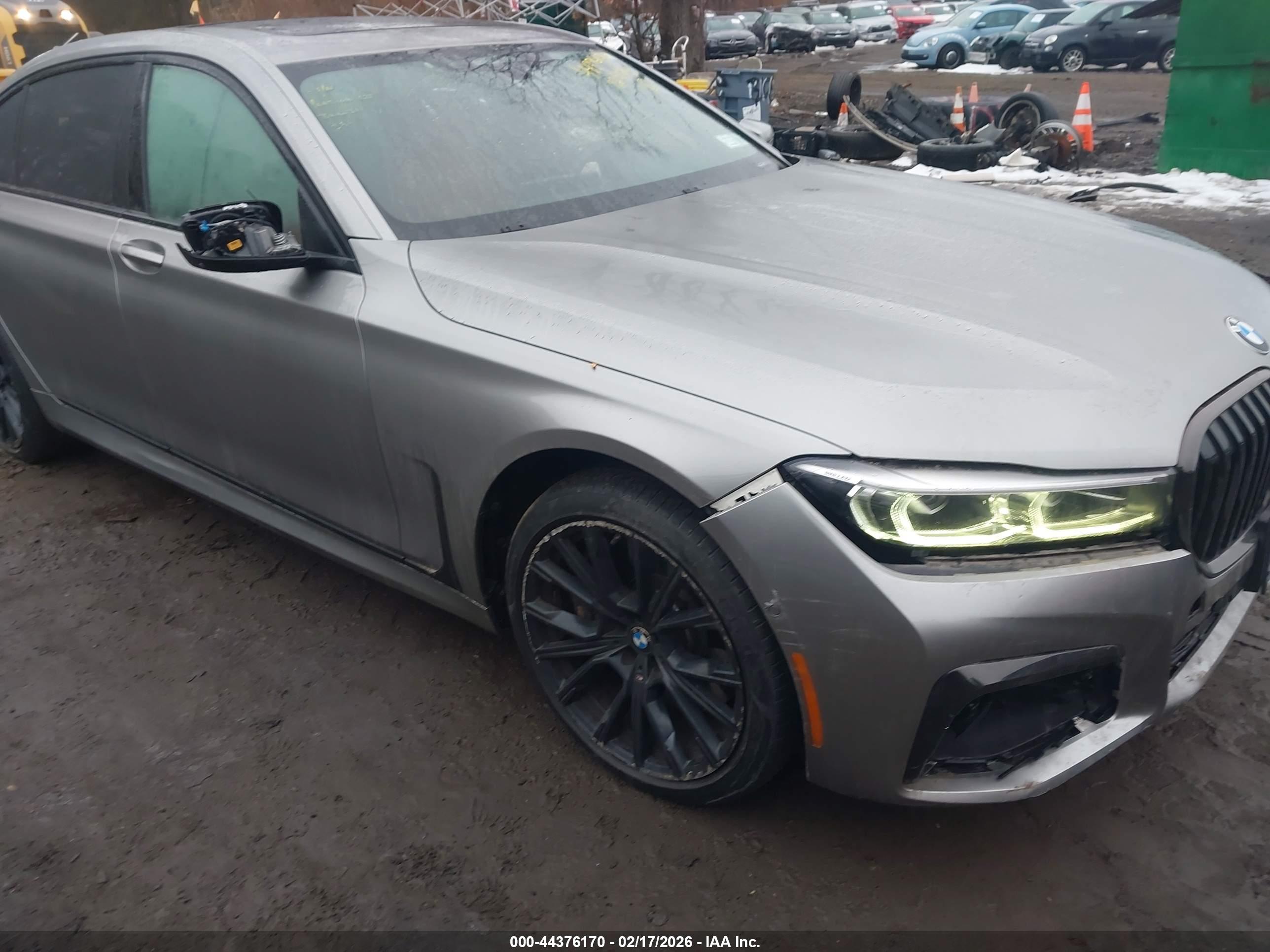 BMW 750 image 6
