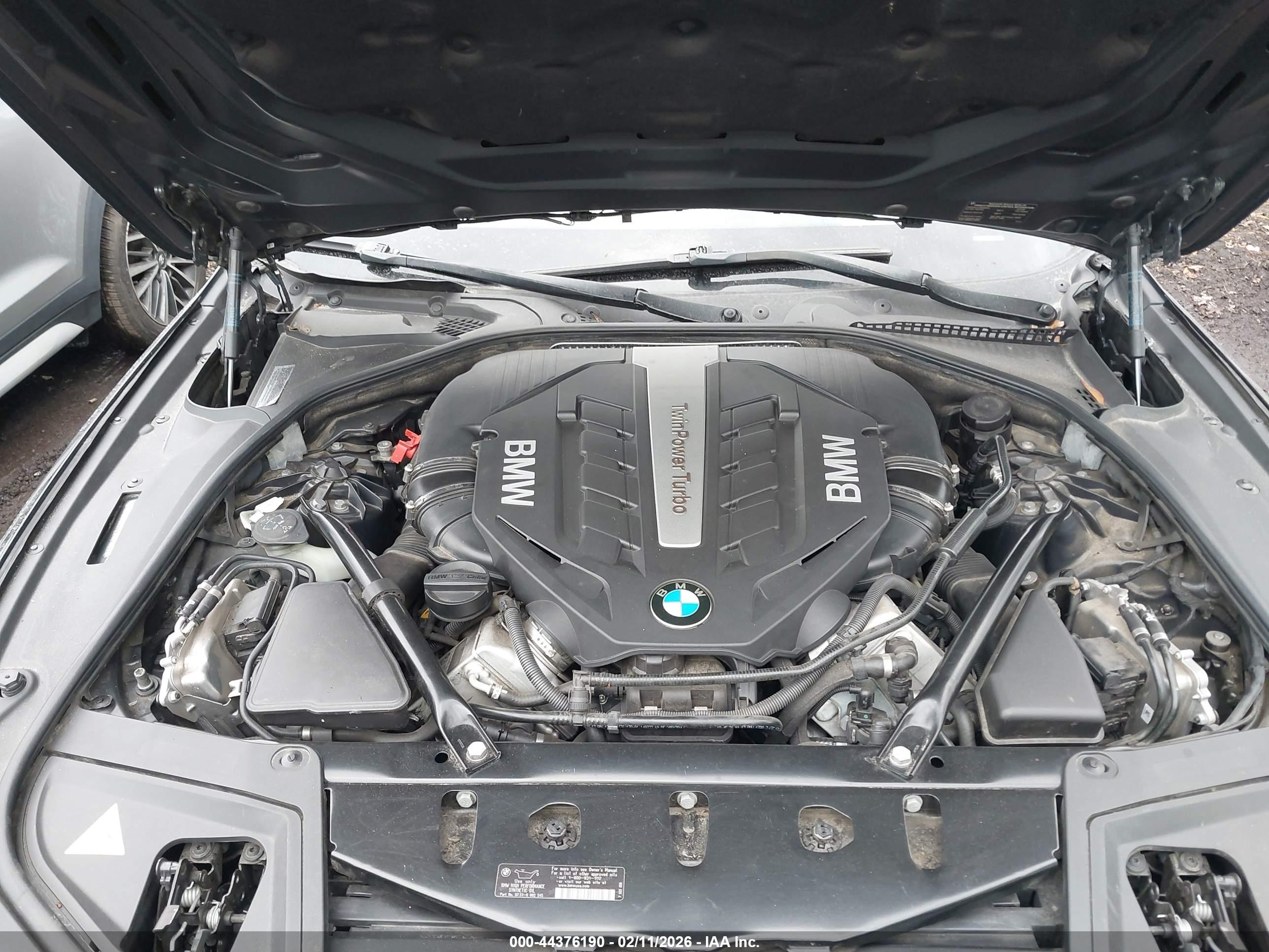BMW 550I image 10
