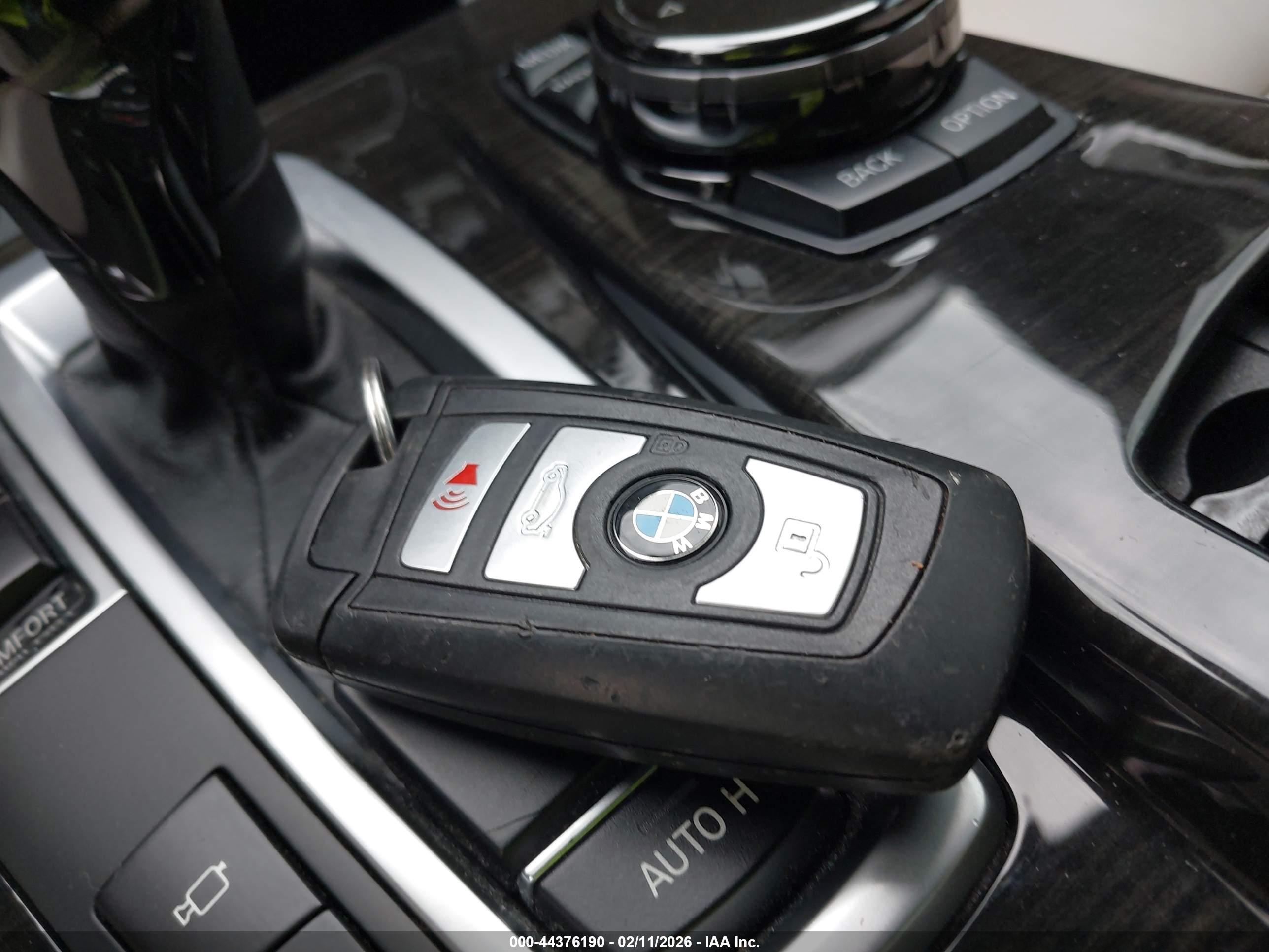 BMW 550I image 11