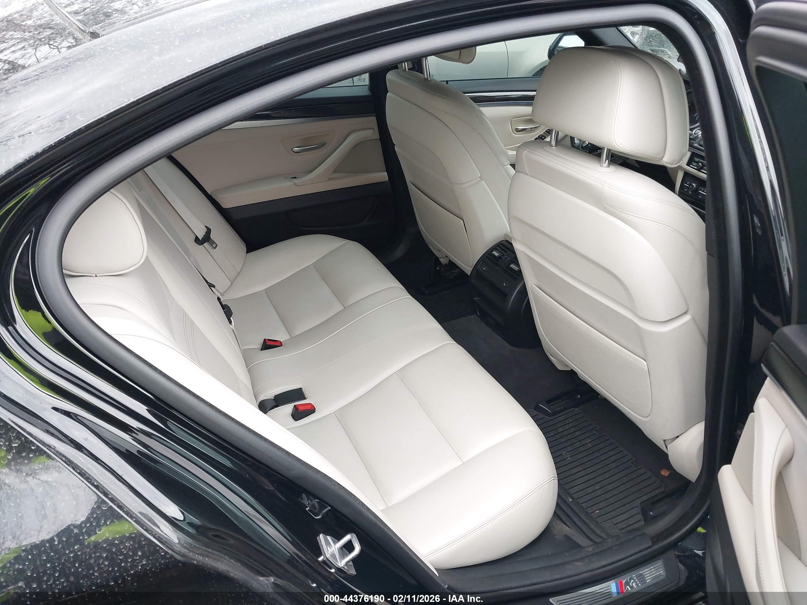 BMW 550I image 8