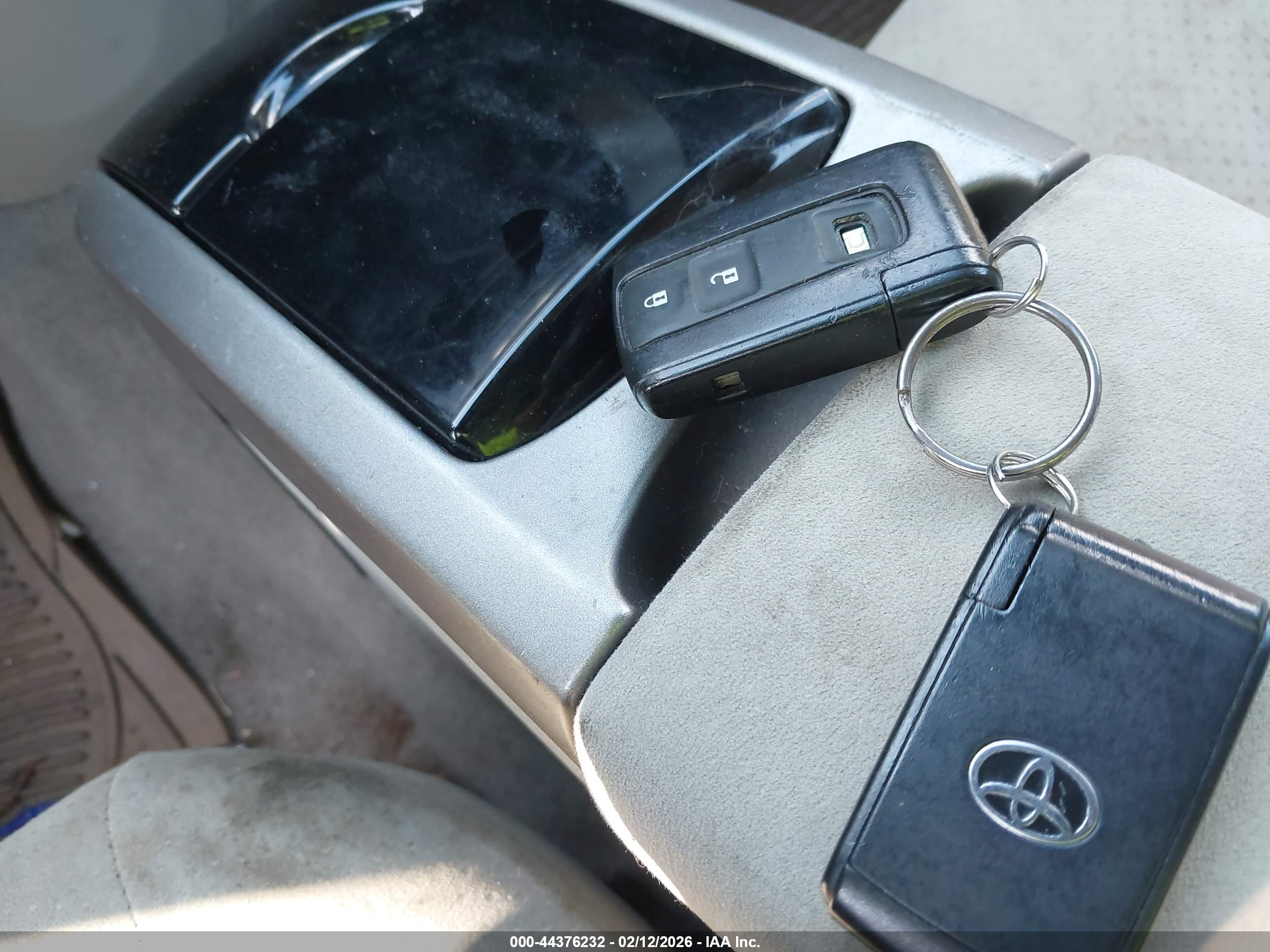 TOYOTA PRIUS image 11