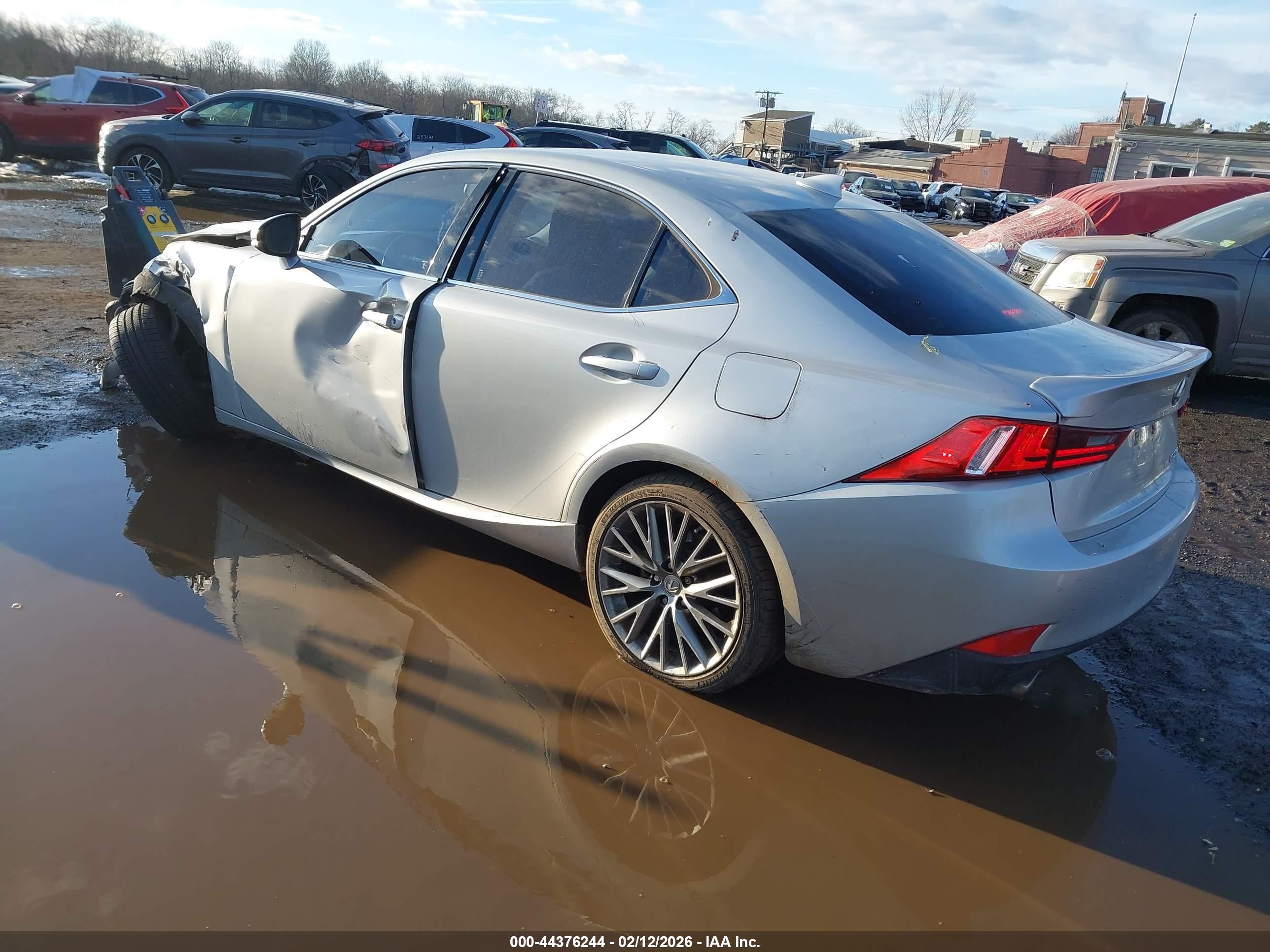 LEXUS IS image 3