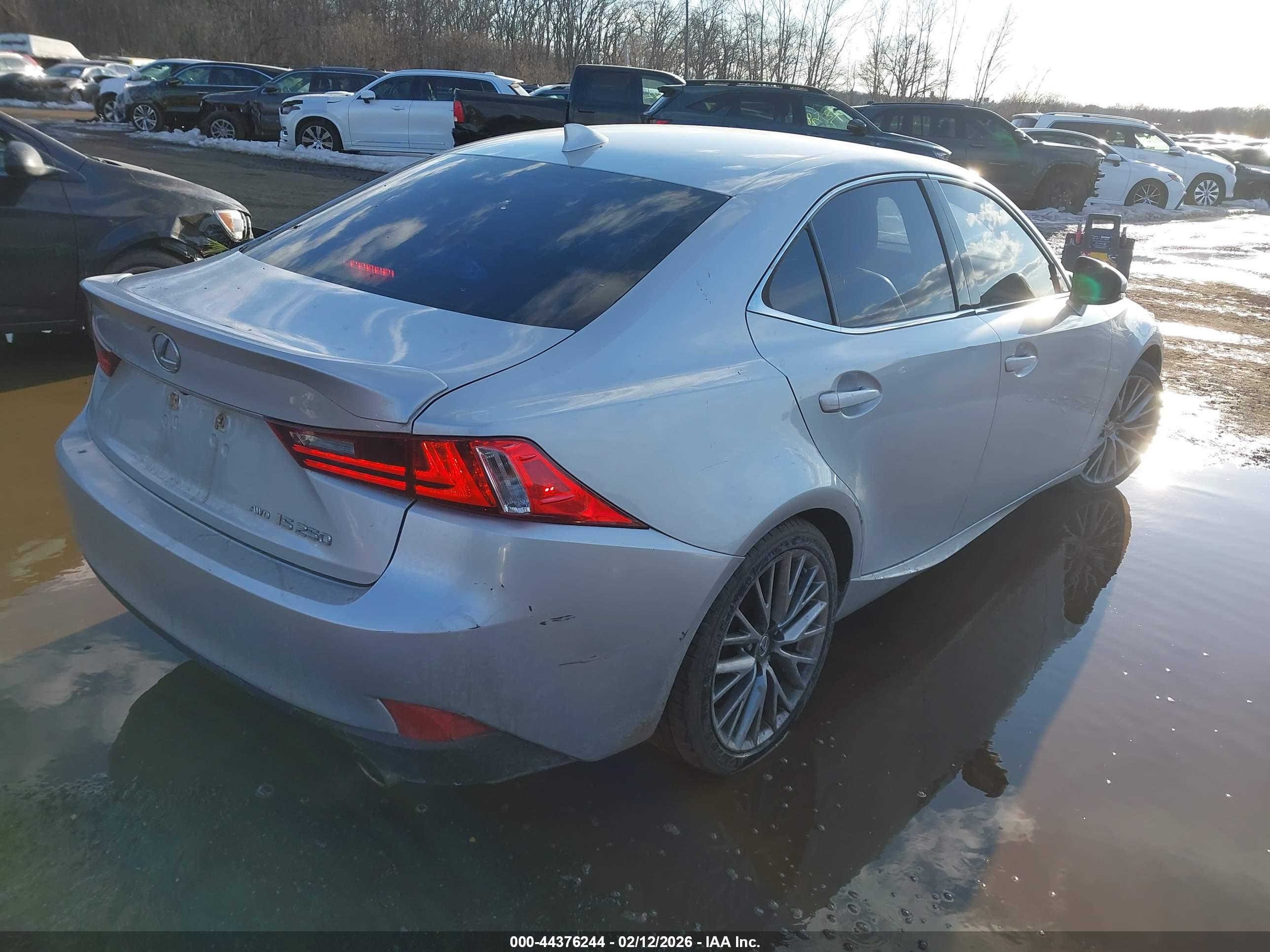 LEXUS IS image 4