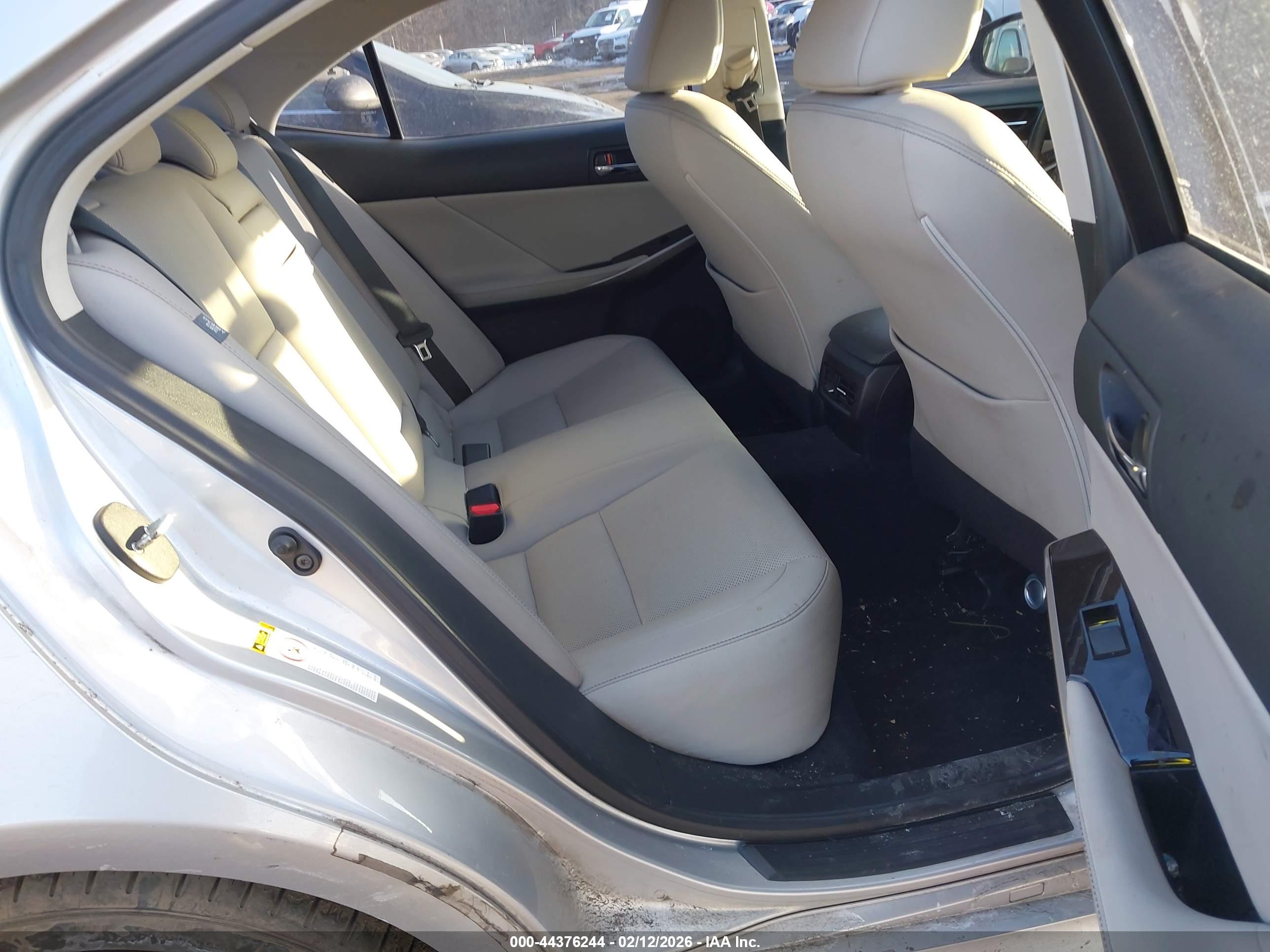 LEXUS IS image 8