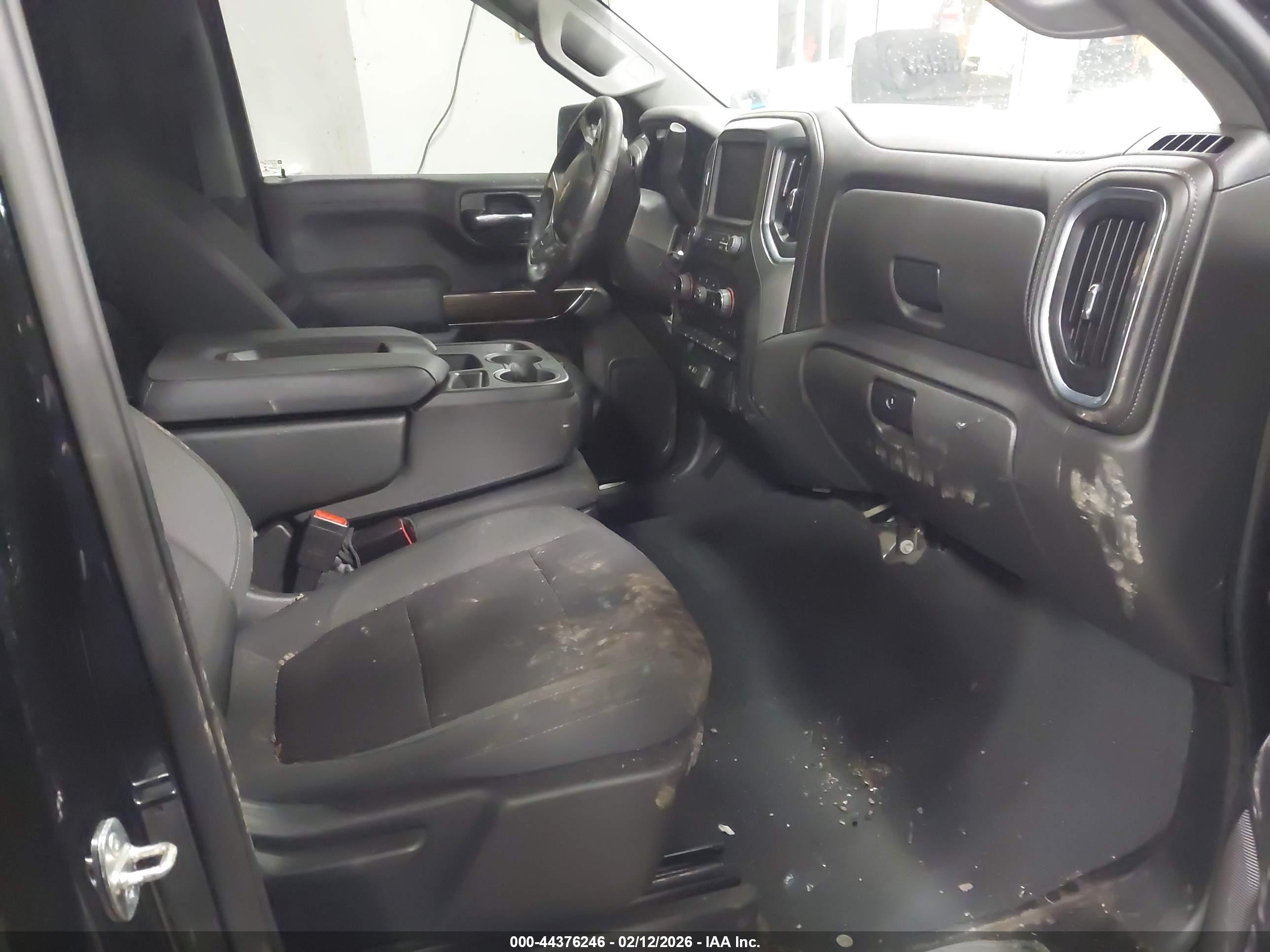 CHEVROLET SILVERADO image 5