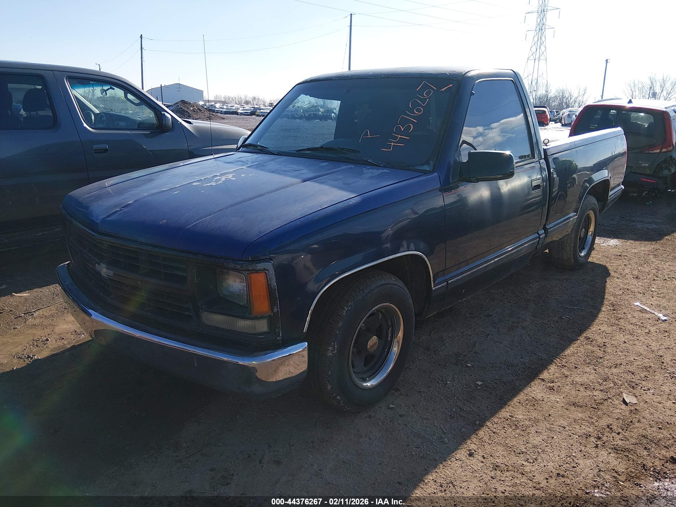 CHEVROLET GMT-400 image 2
