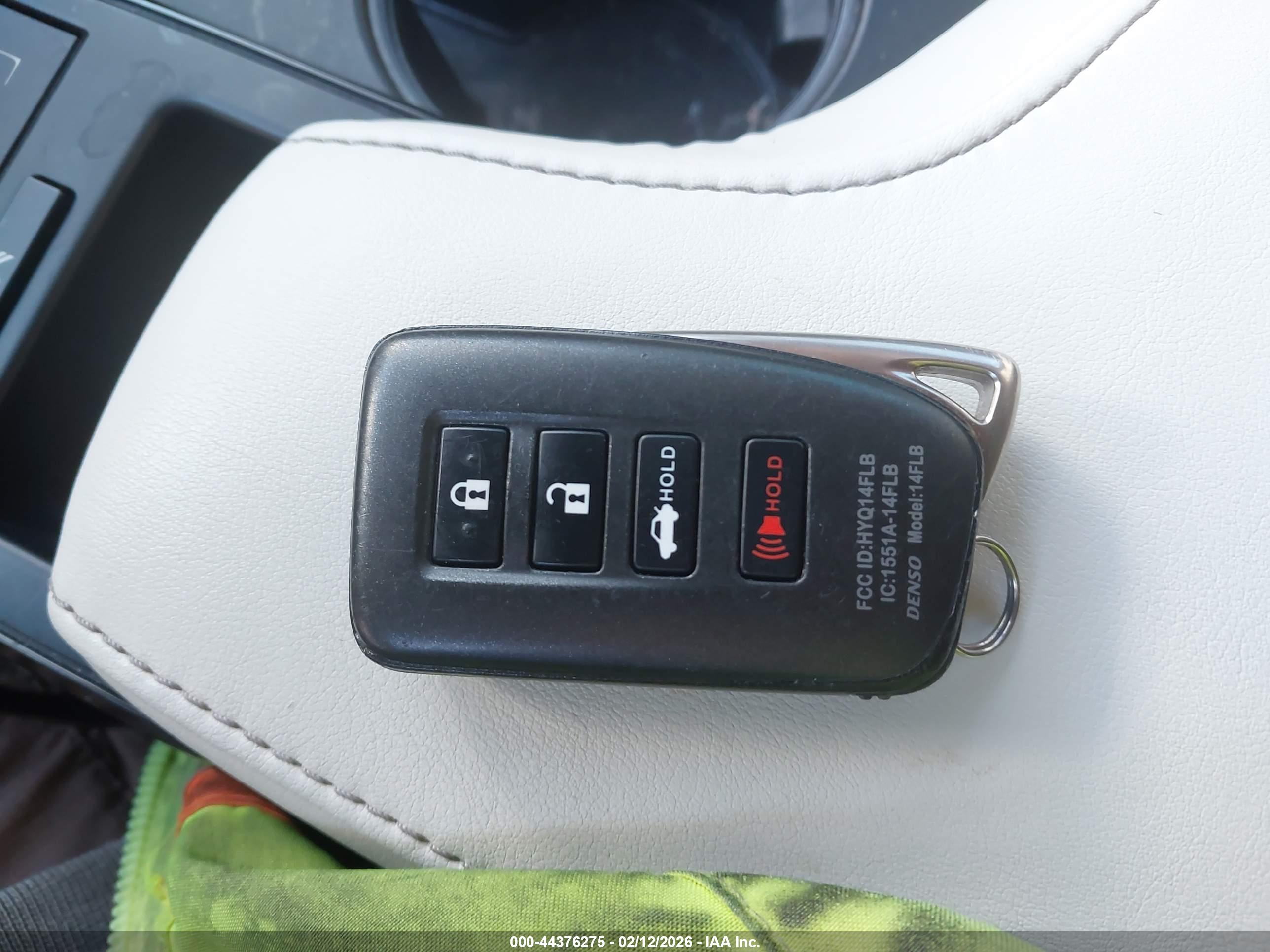 LEXUS IS image 11