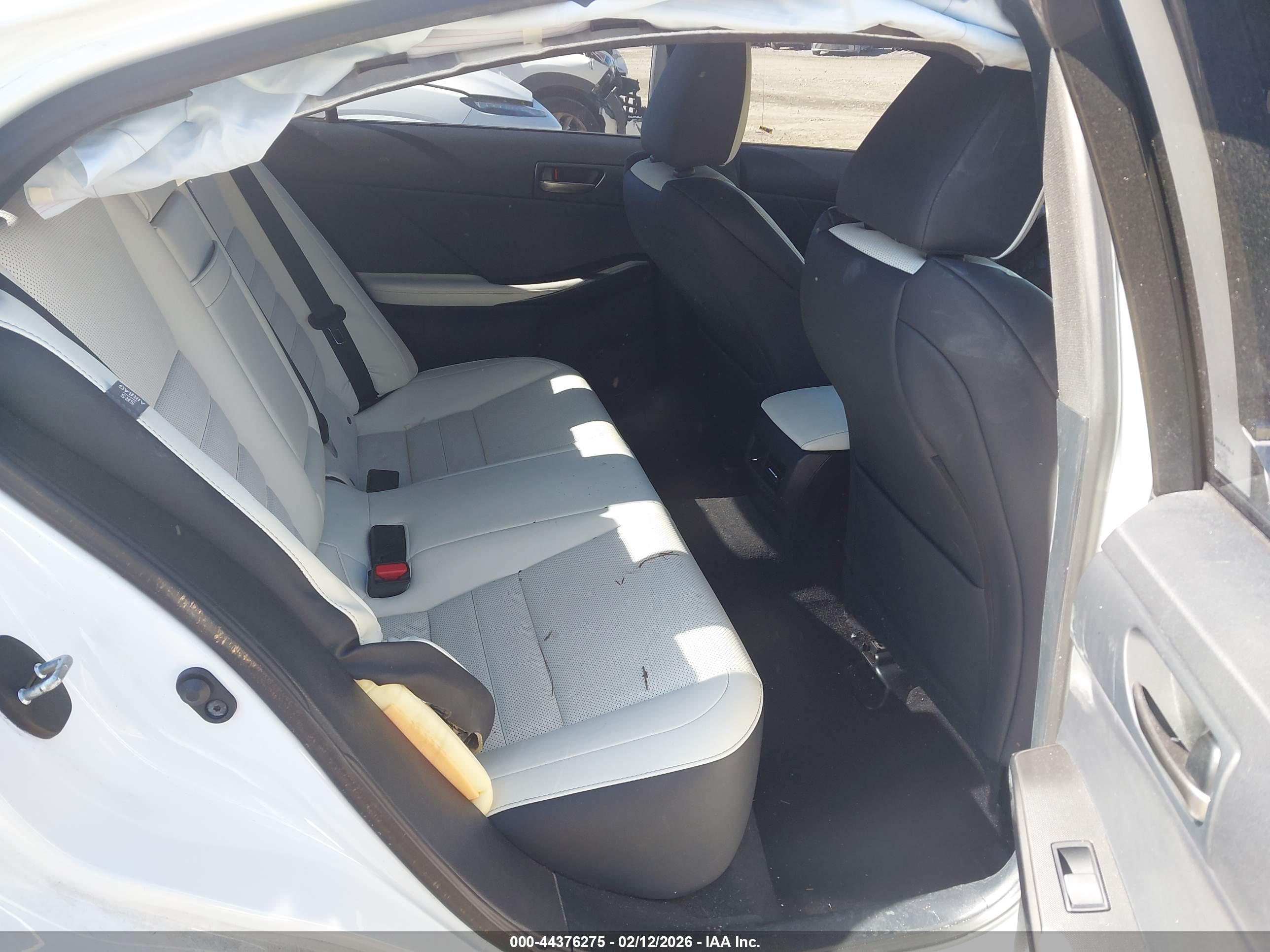 LEXUS IS image 8