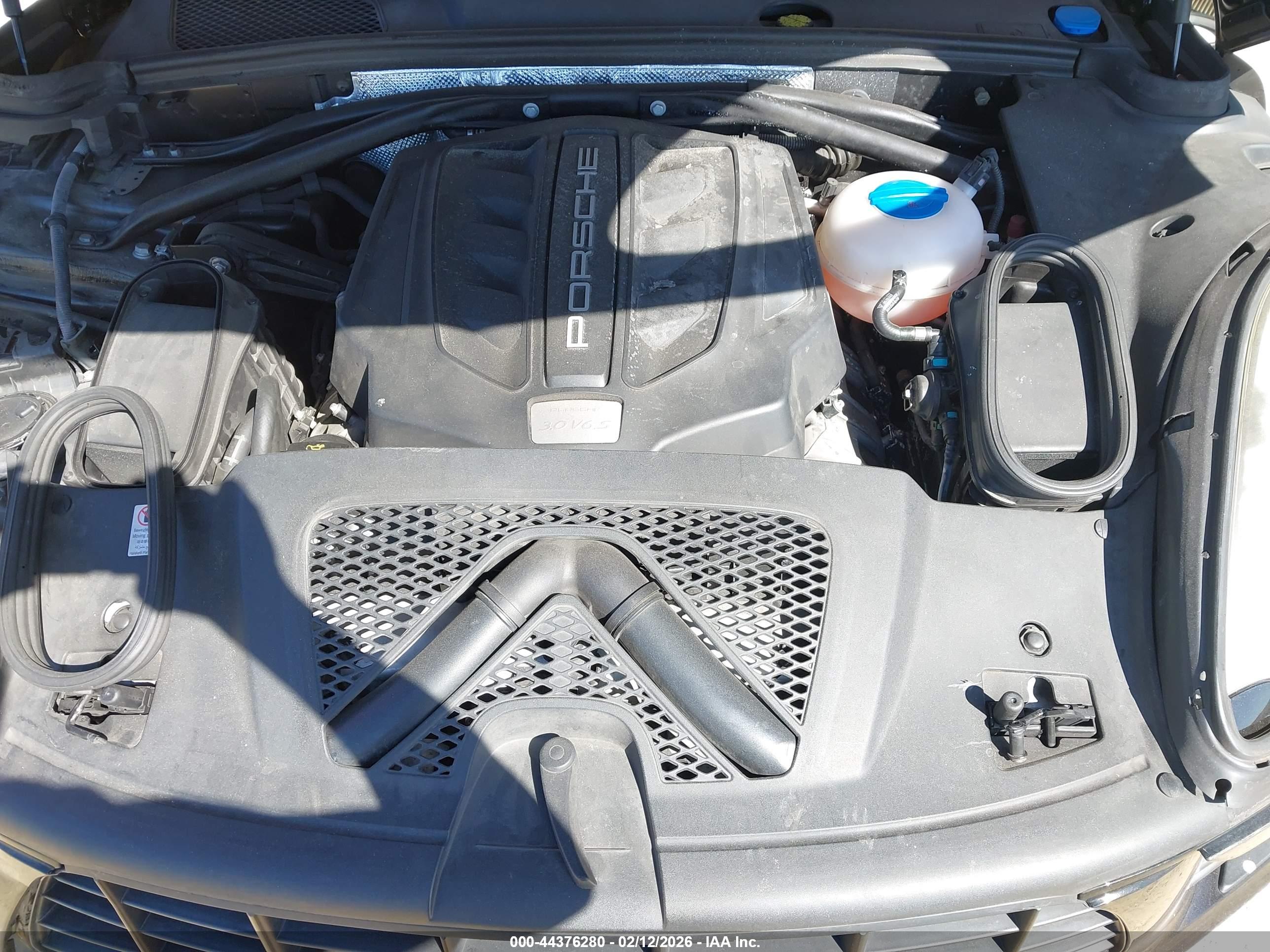 PORSCHE MACAN image 10
