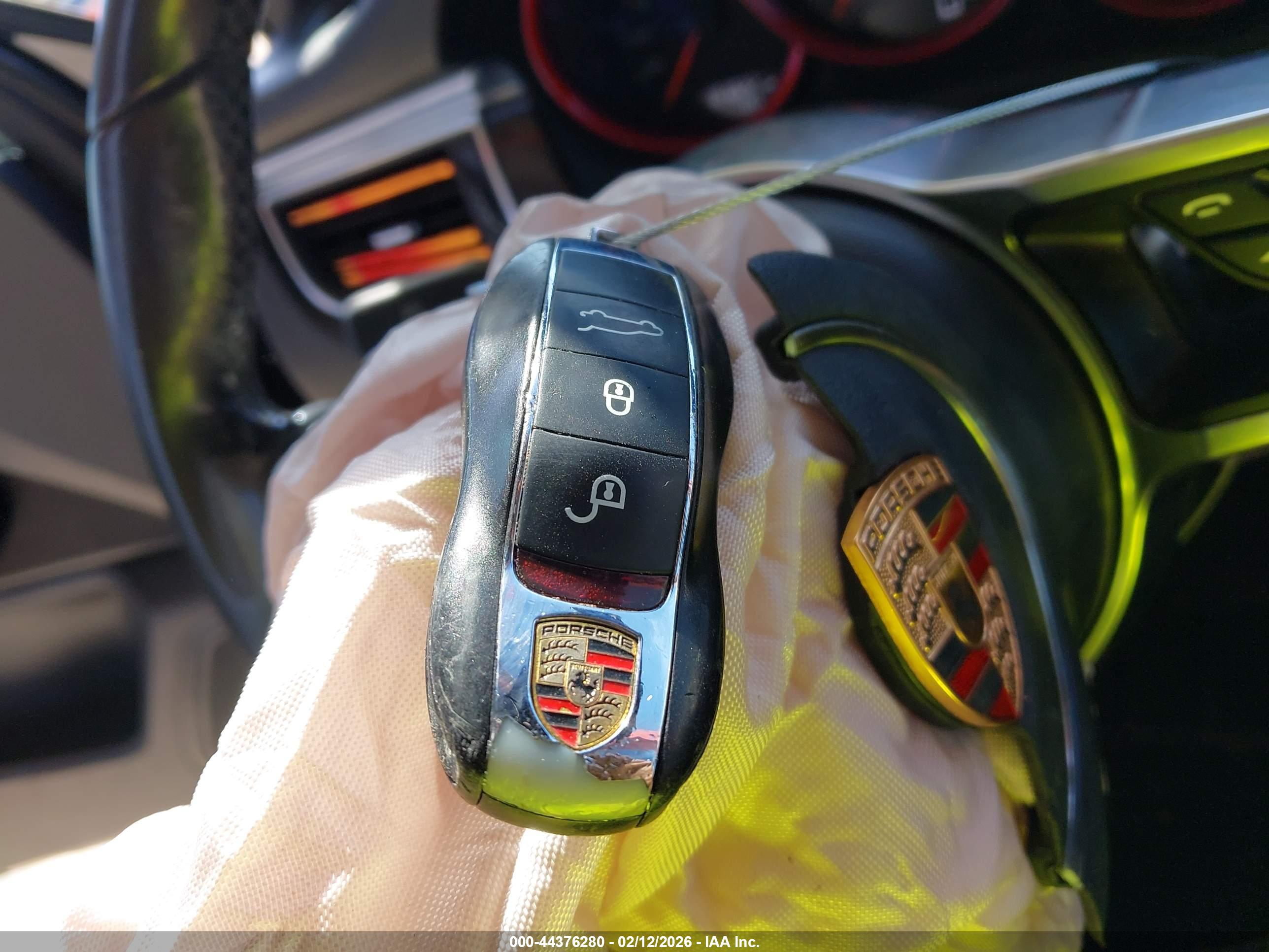 PORSCHE MACAN image 11