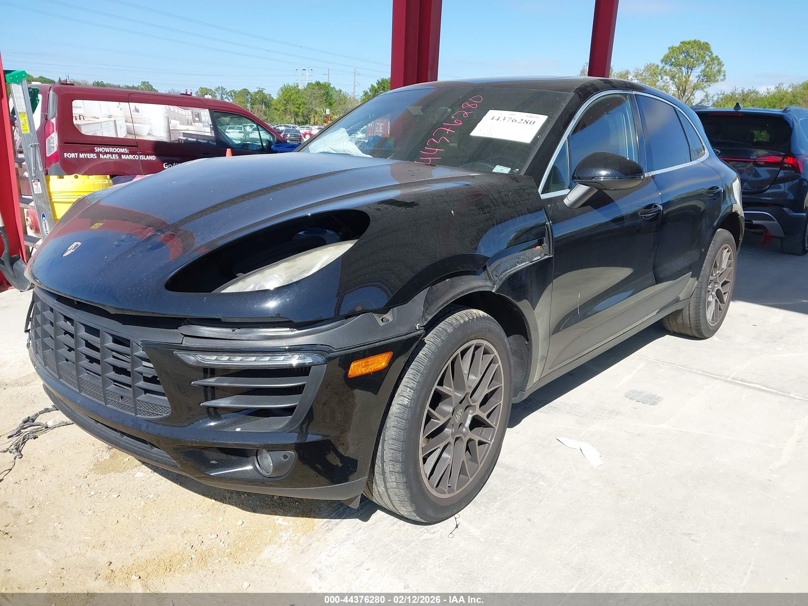 PORSCHE MACAN image 2