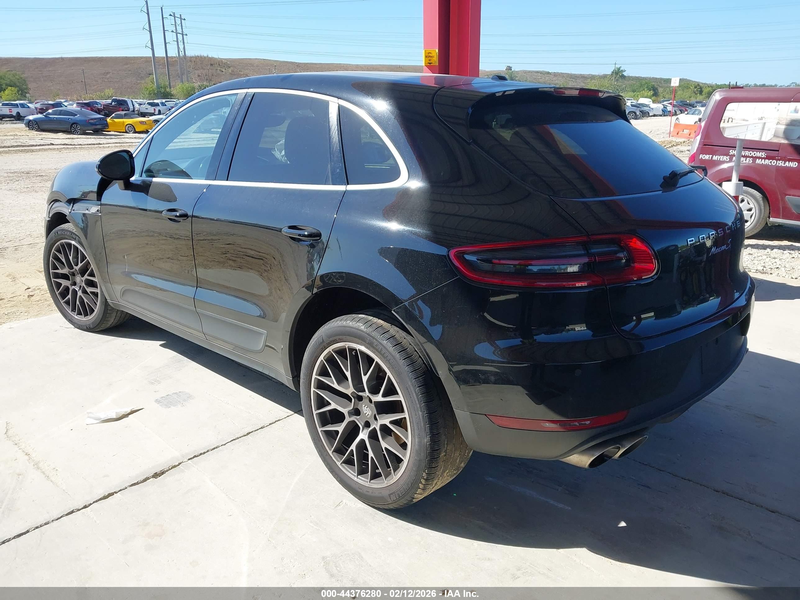 PORSCHE MACAN image 3