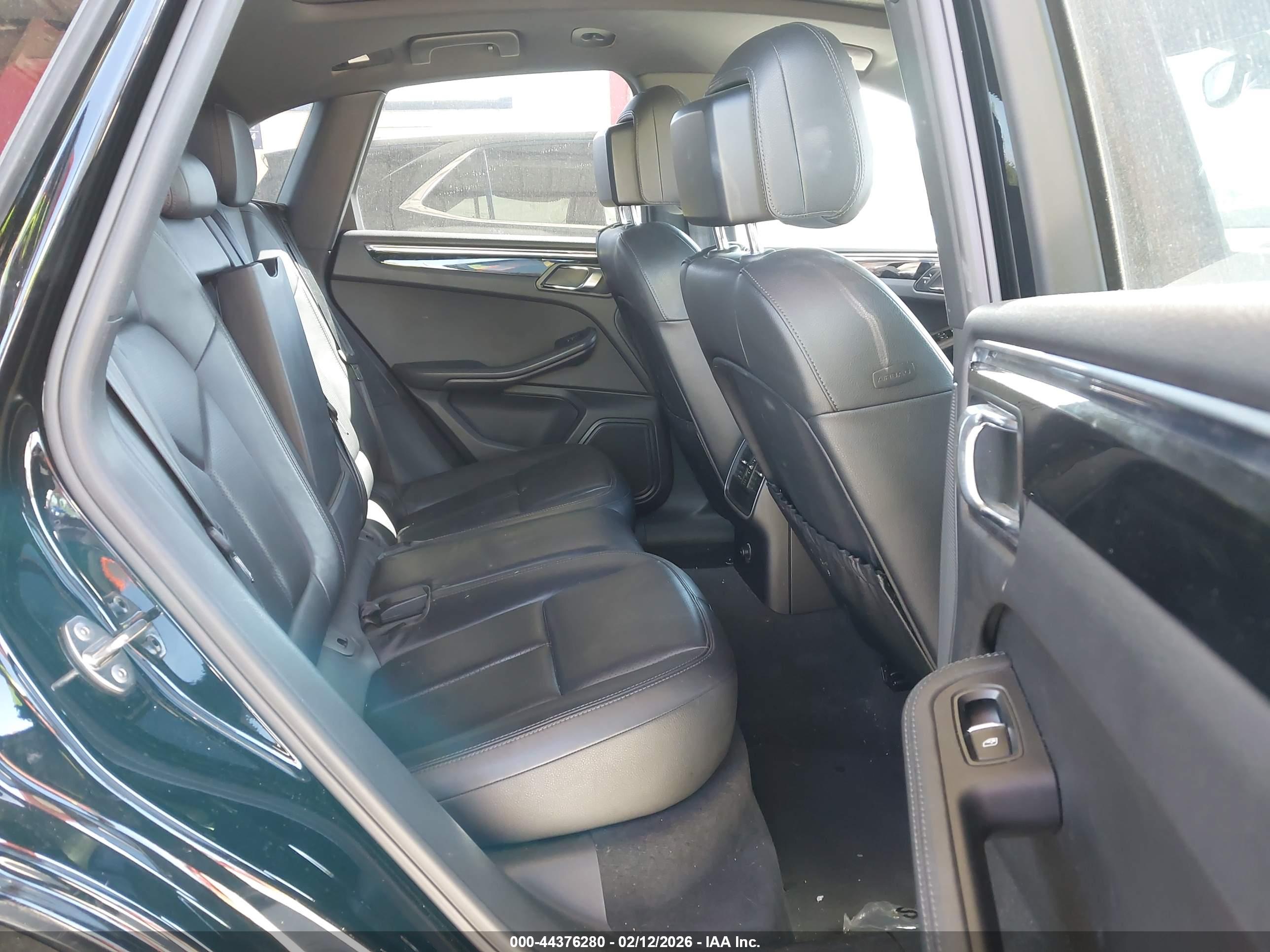 PORSCHE MACAN image 8