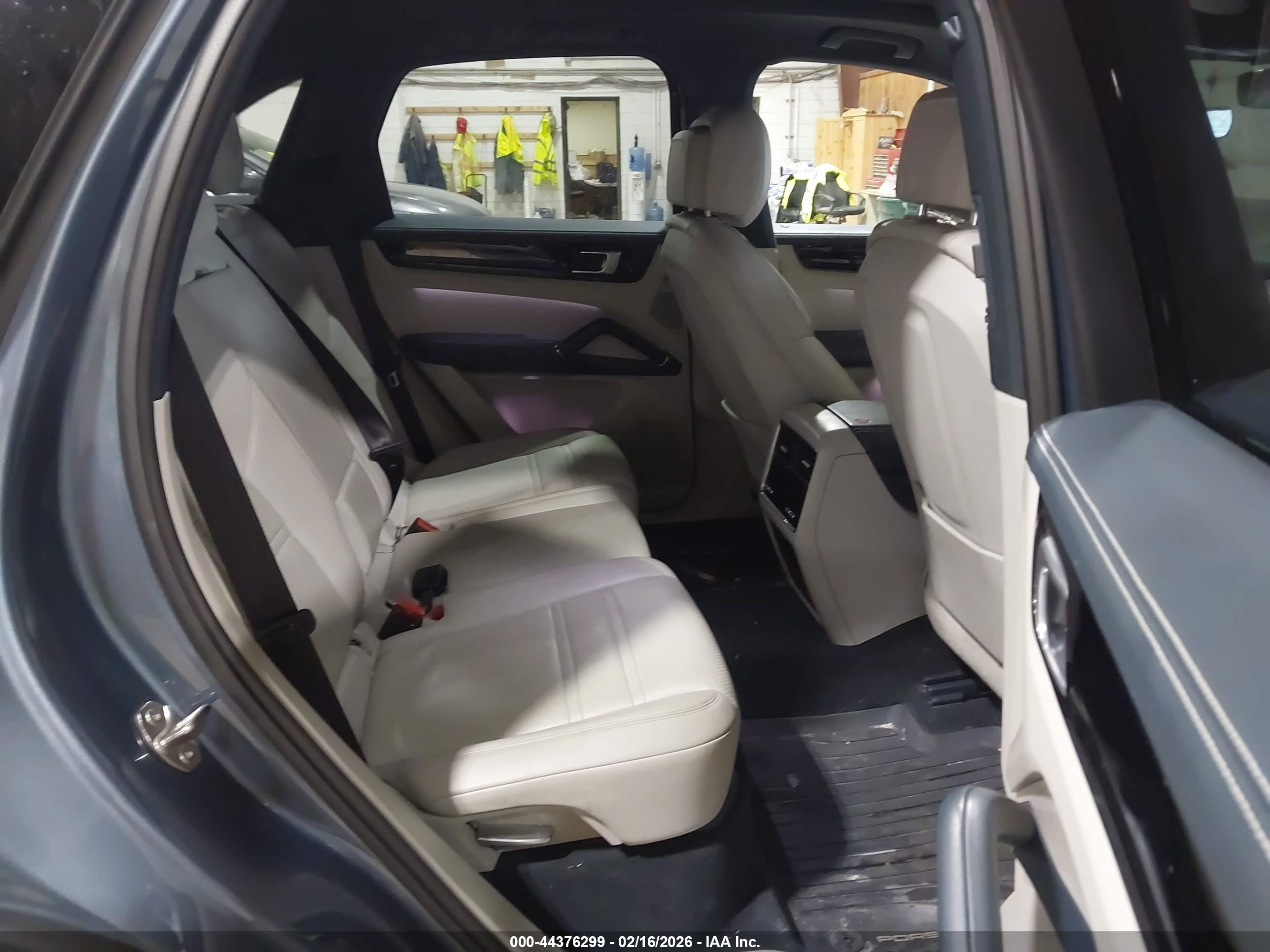 PORSCHE CAYENNE image 8