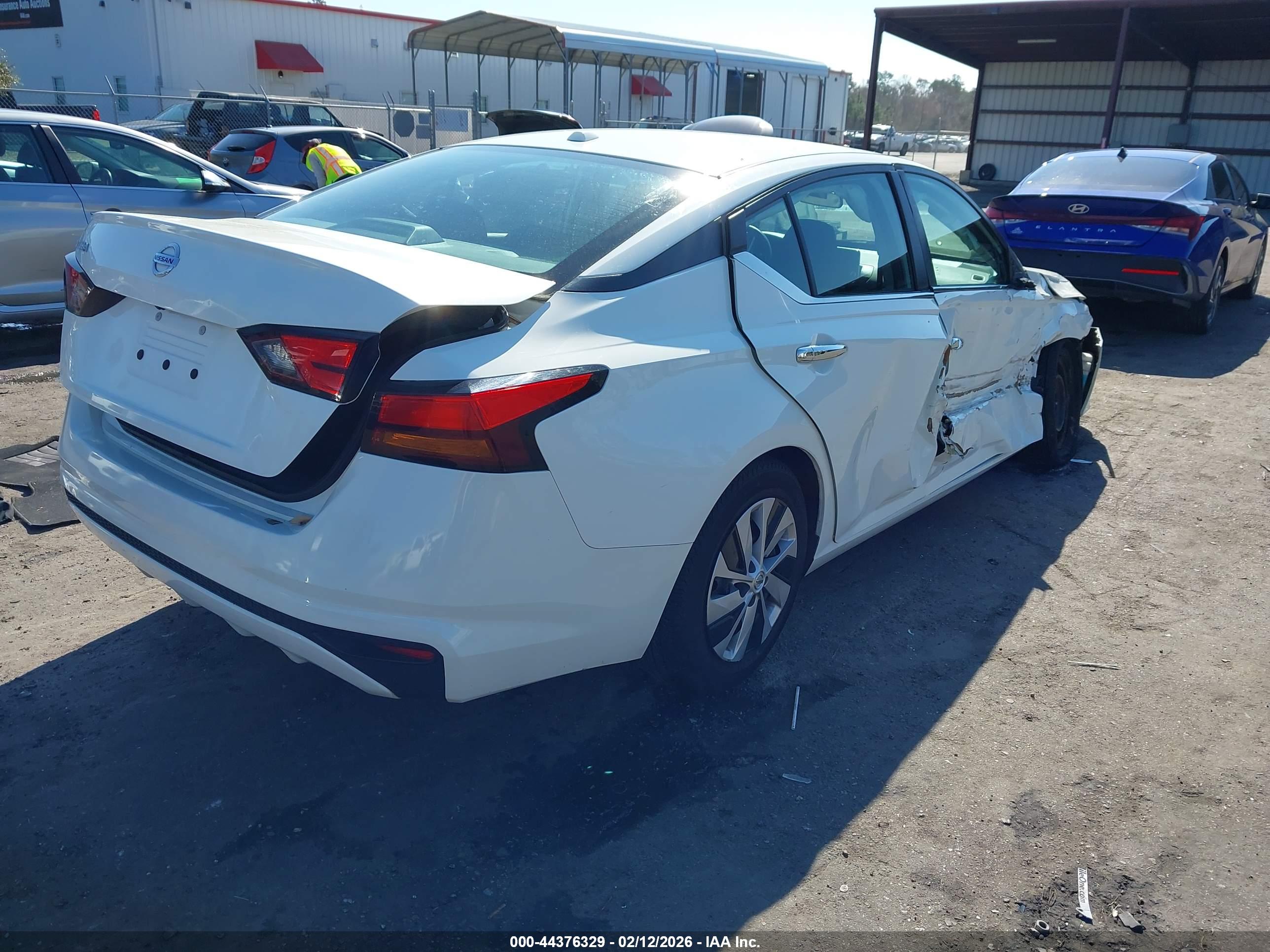NISSAN ALTIMA image 4