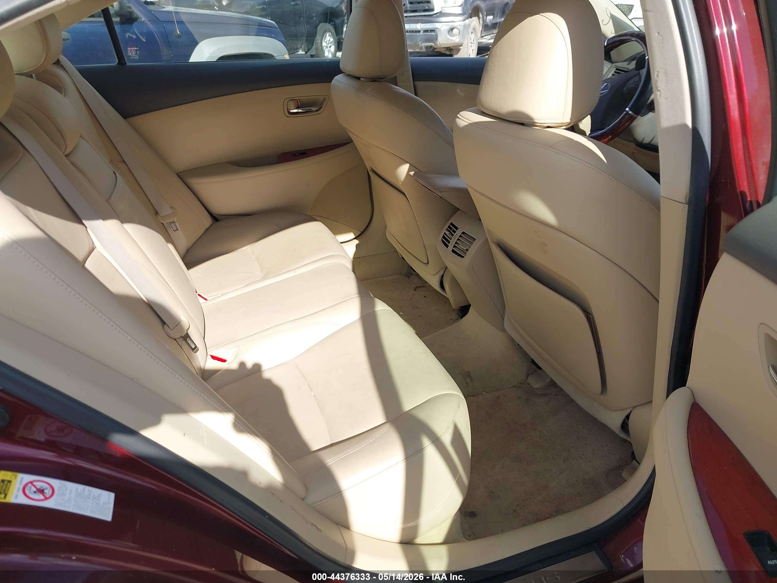 LEXUS ES image 8