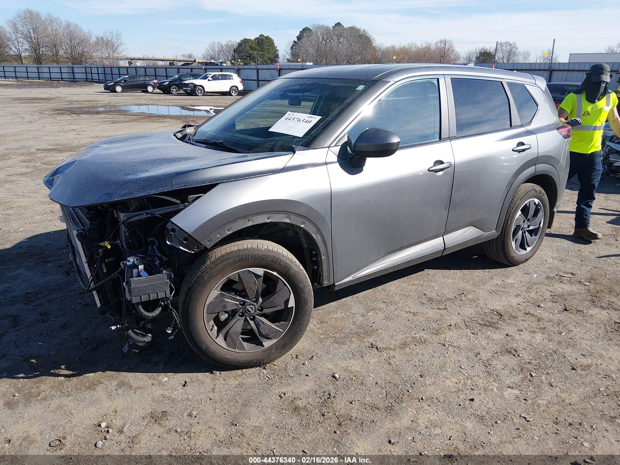 NISSAN ROGUE image 2