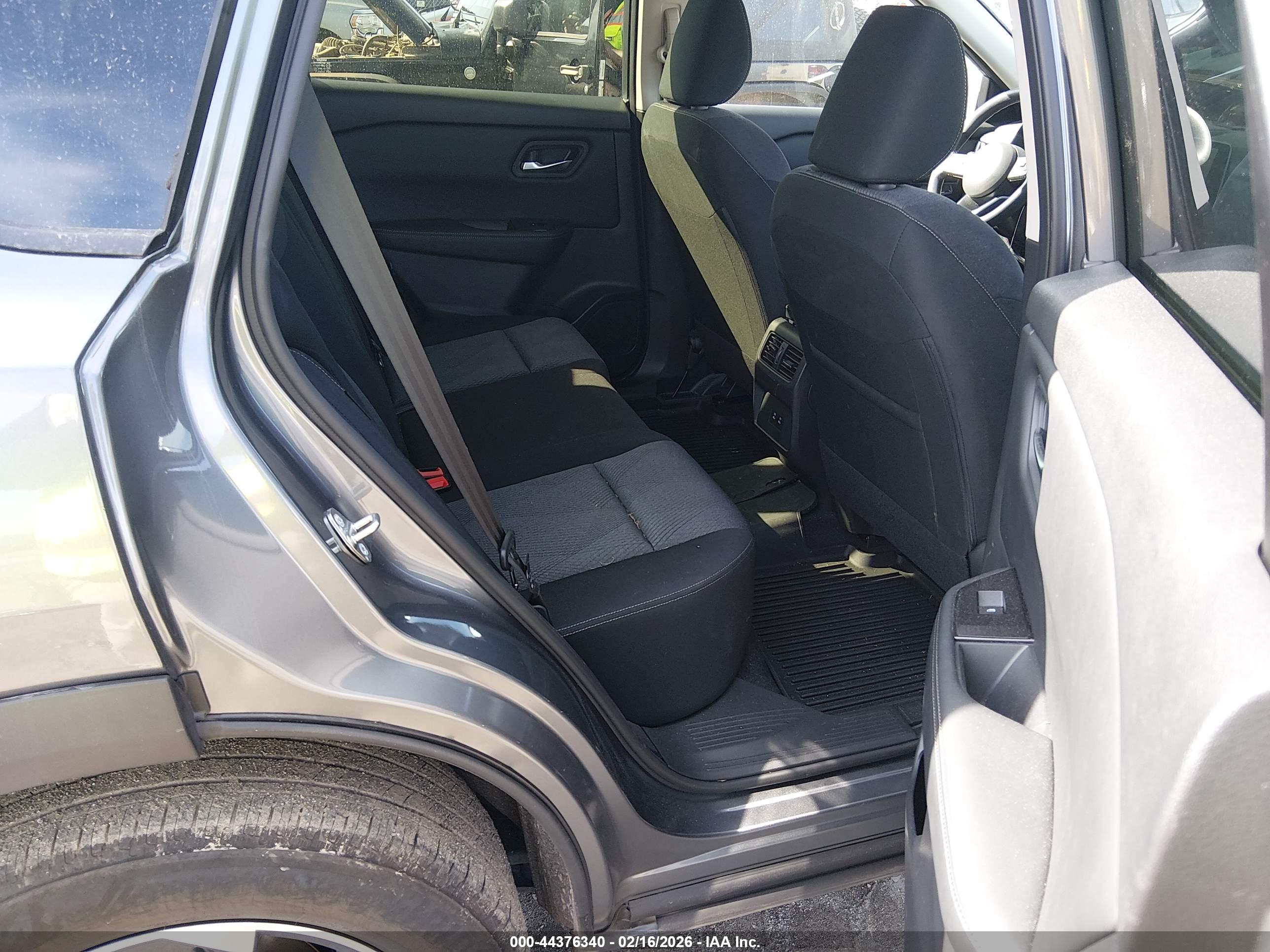 NISSAN ROGUE image 8