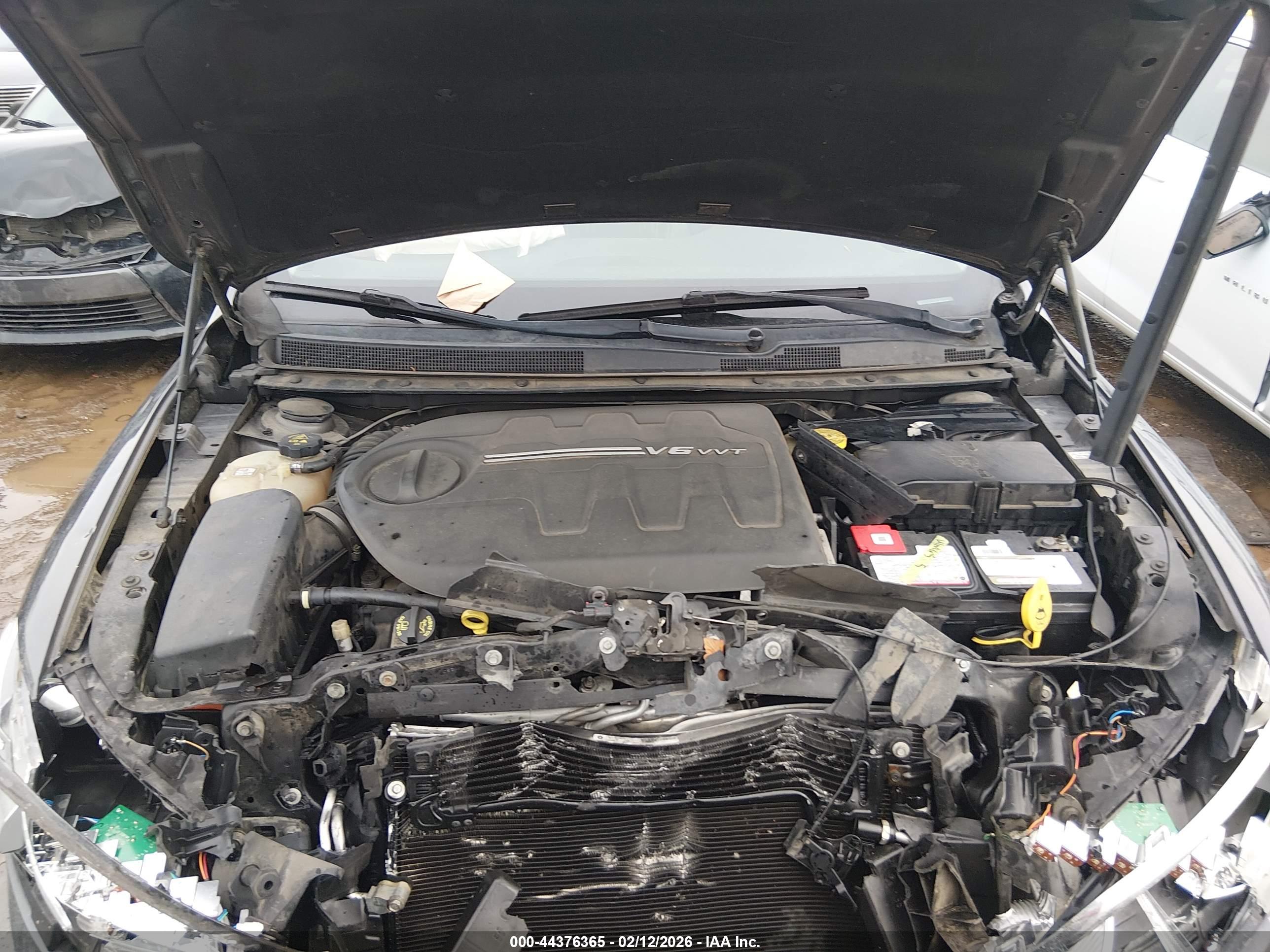 CHRYSLER 200 image 10