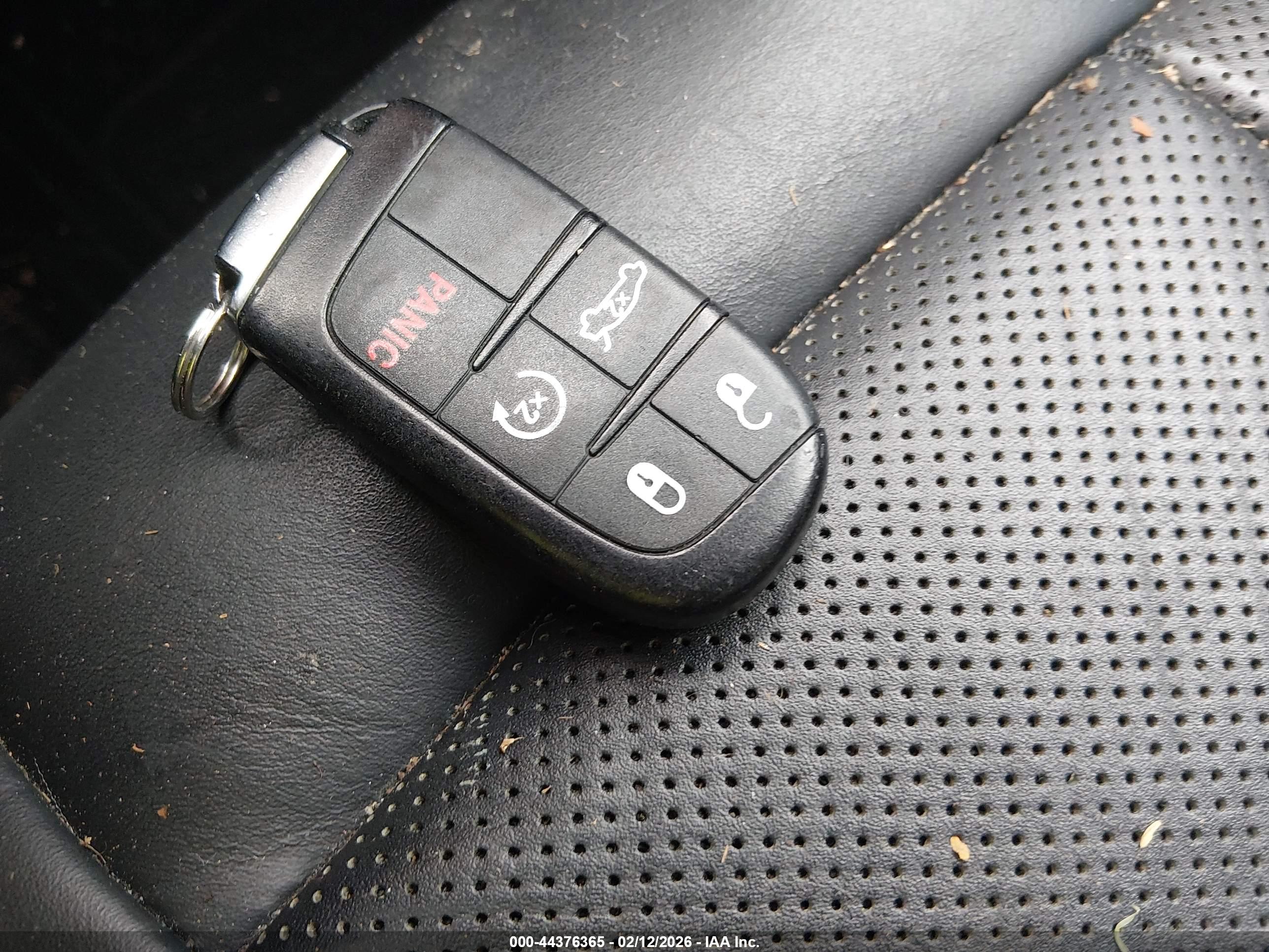 CHRYSLER 200 image 11