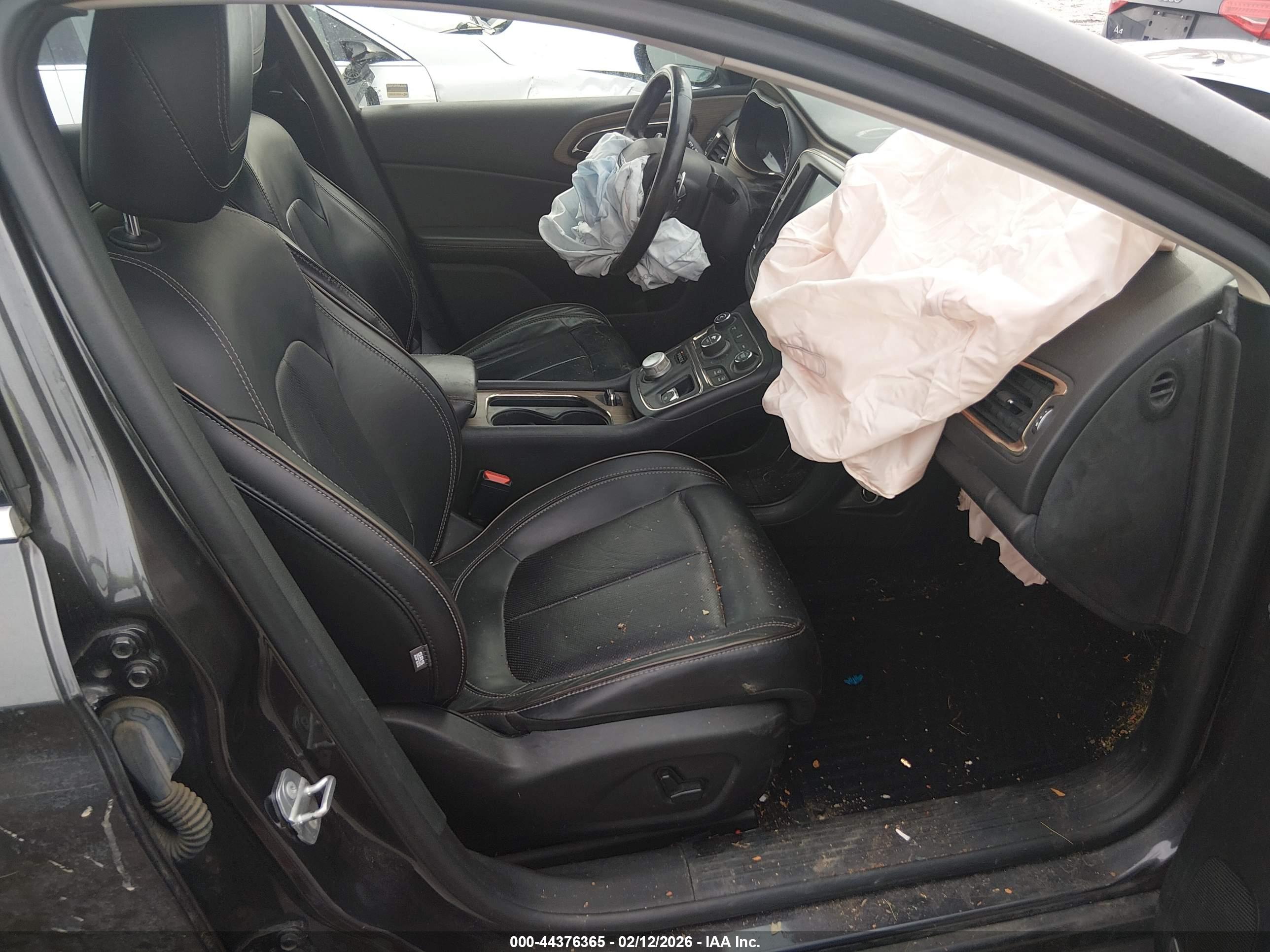 CHRYSLER 200 image 5