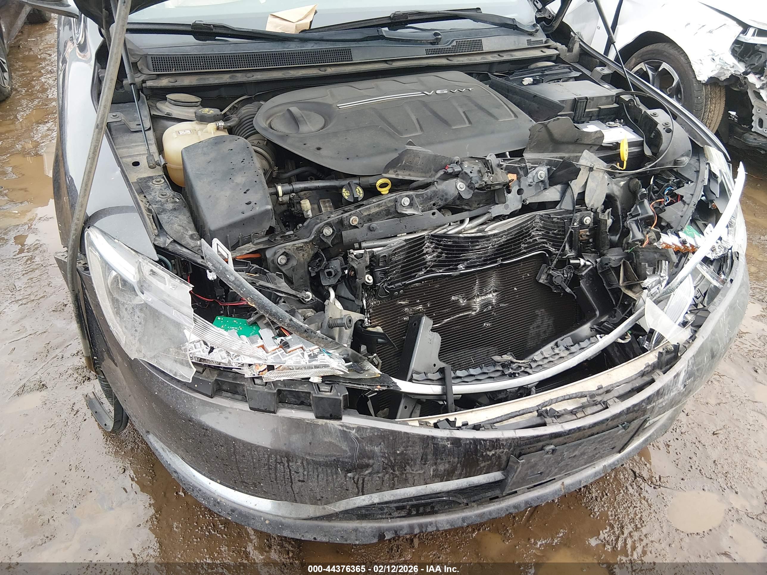 CHRYSLER 200 image 6