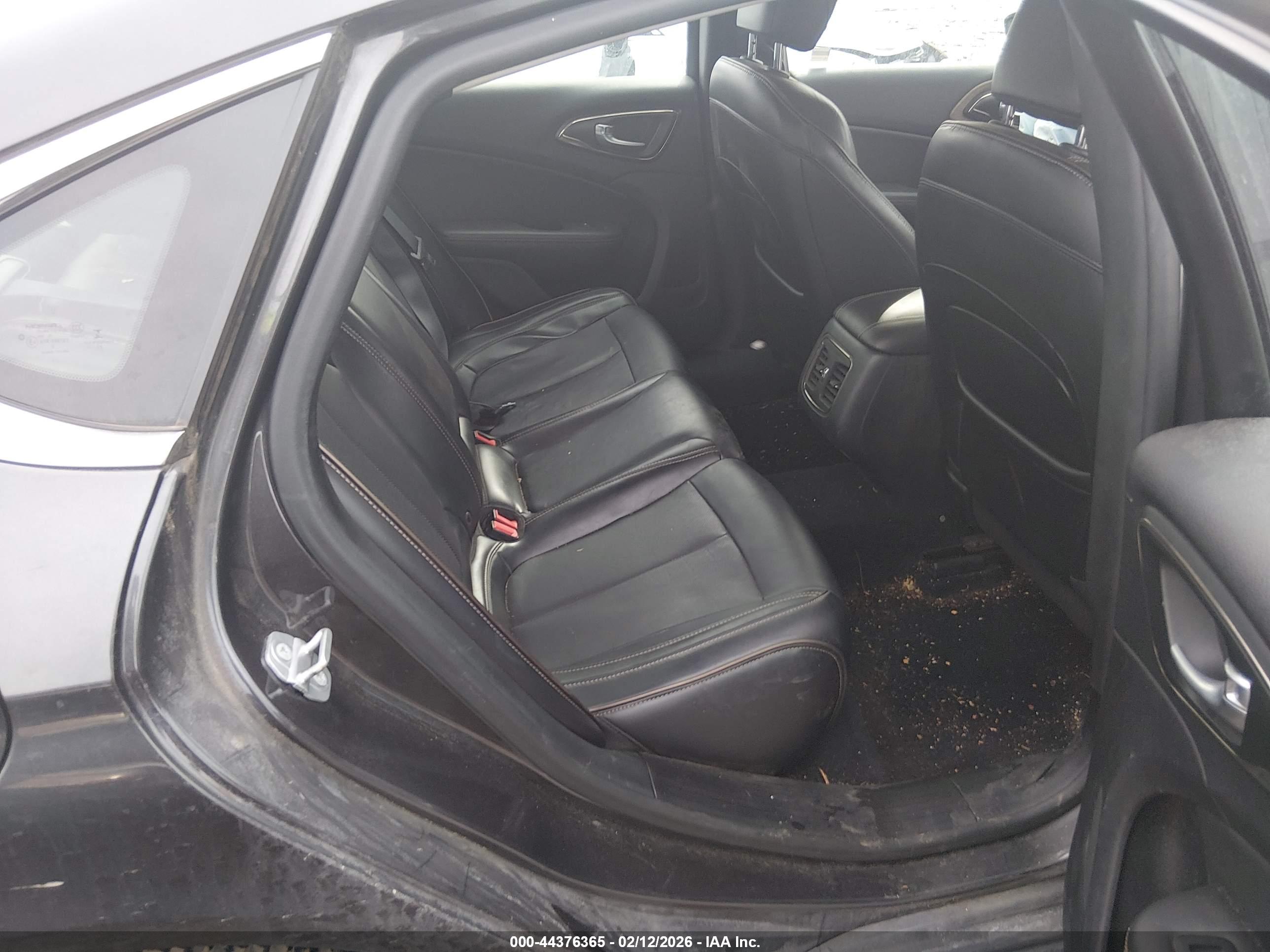 CHRYSLER 200 image 8