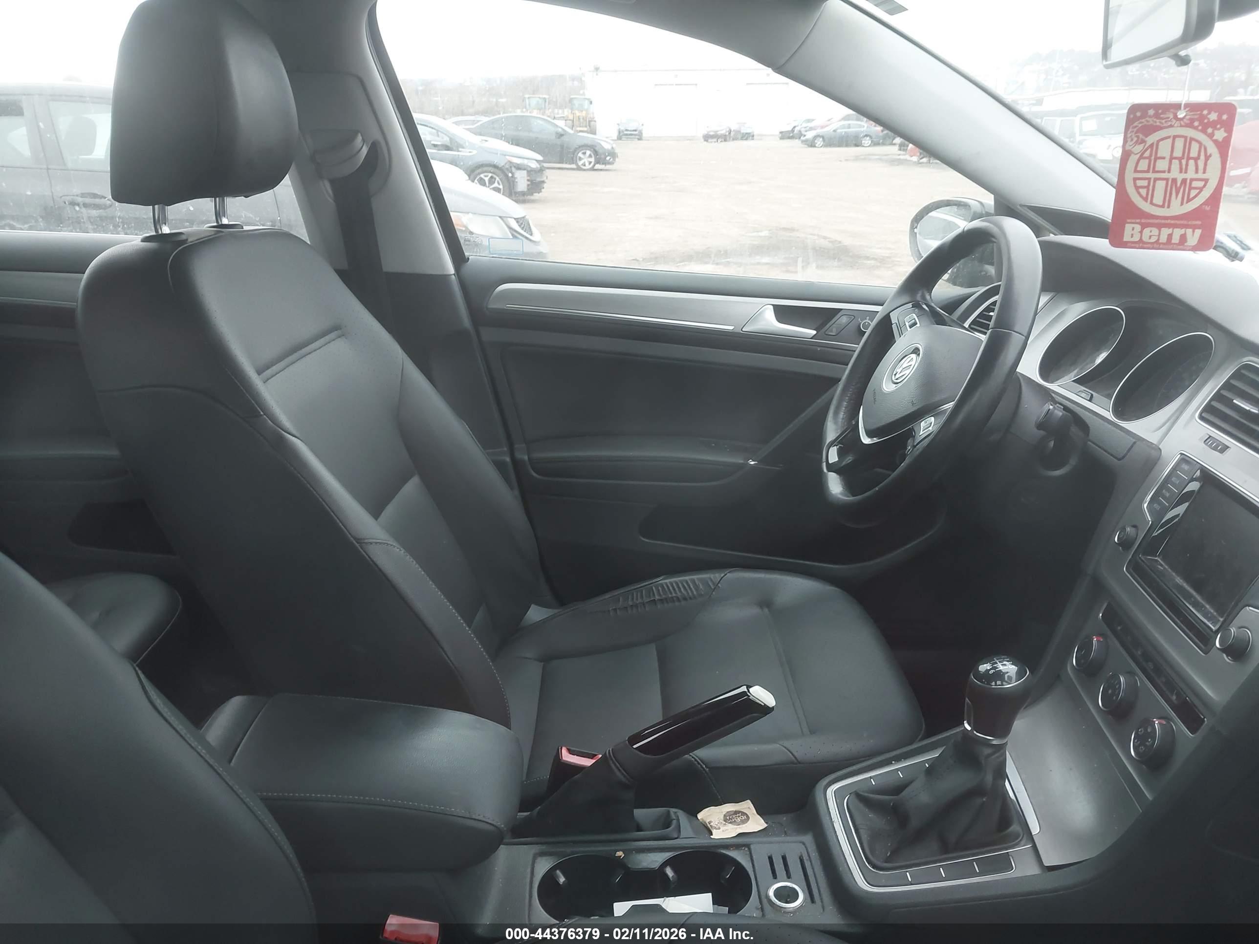 VOLKSWAGEN GOLF image 5