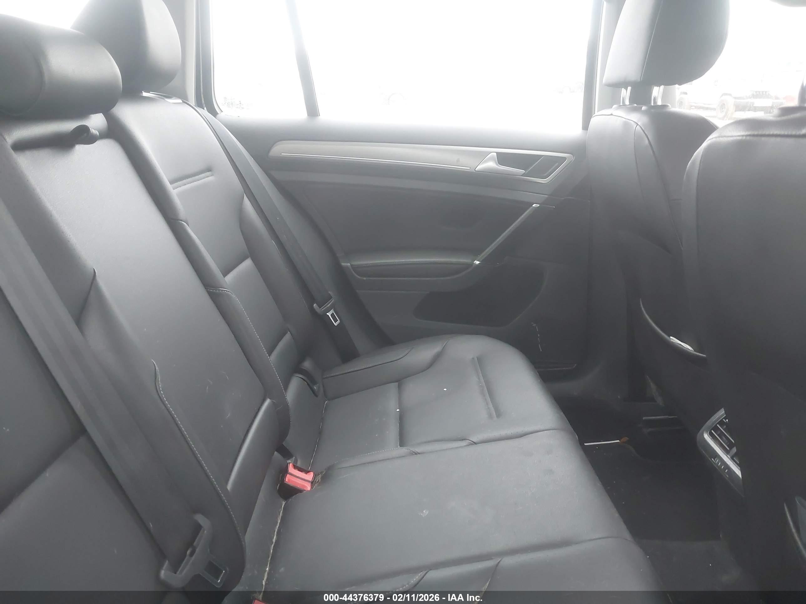 VOLKSWAGEN GOLF image 8