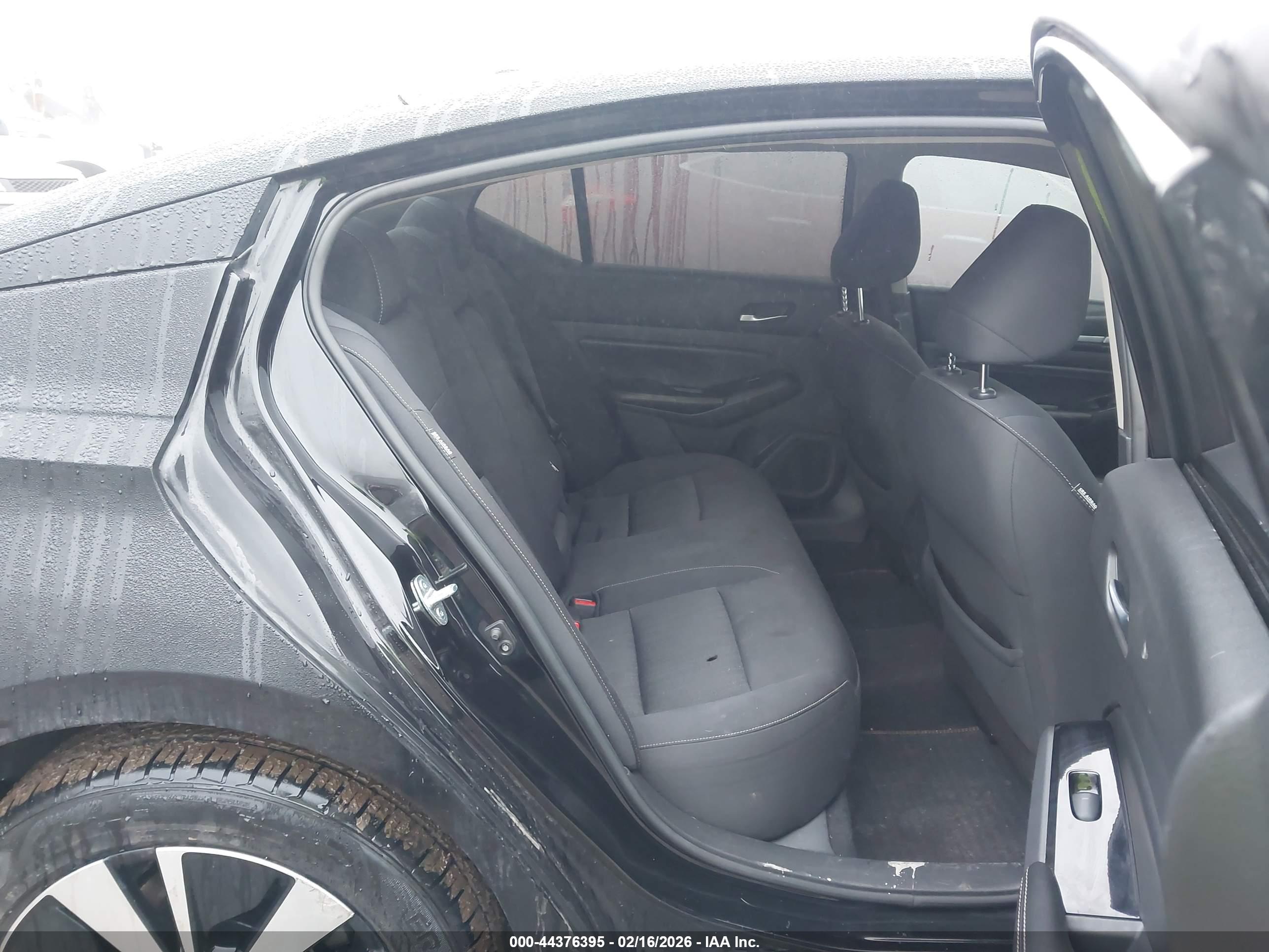 NISSAN ALTIMA image 8