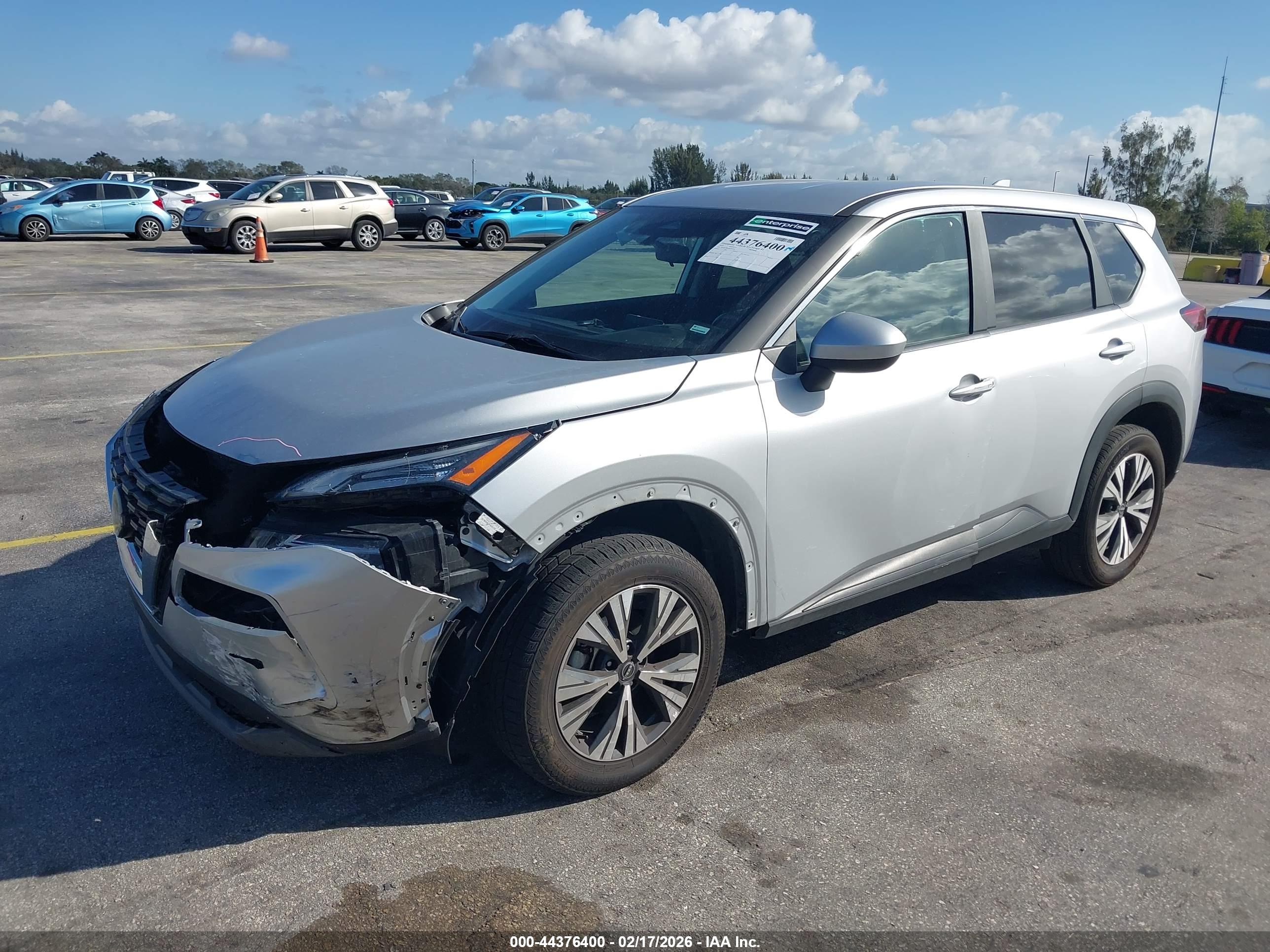 NISSAN ROGUE image 2