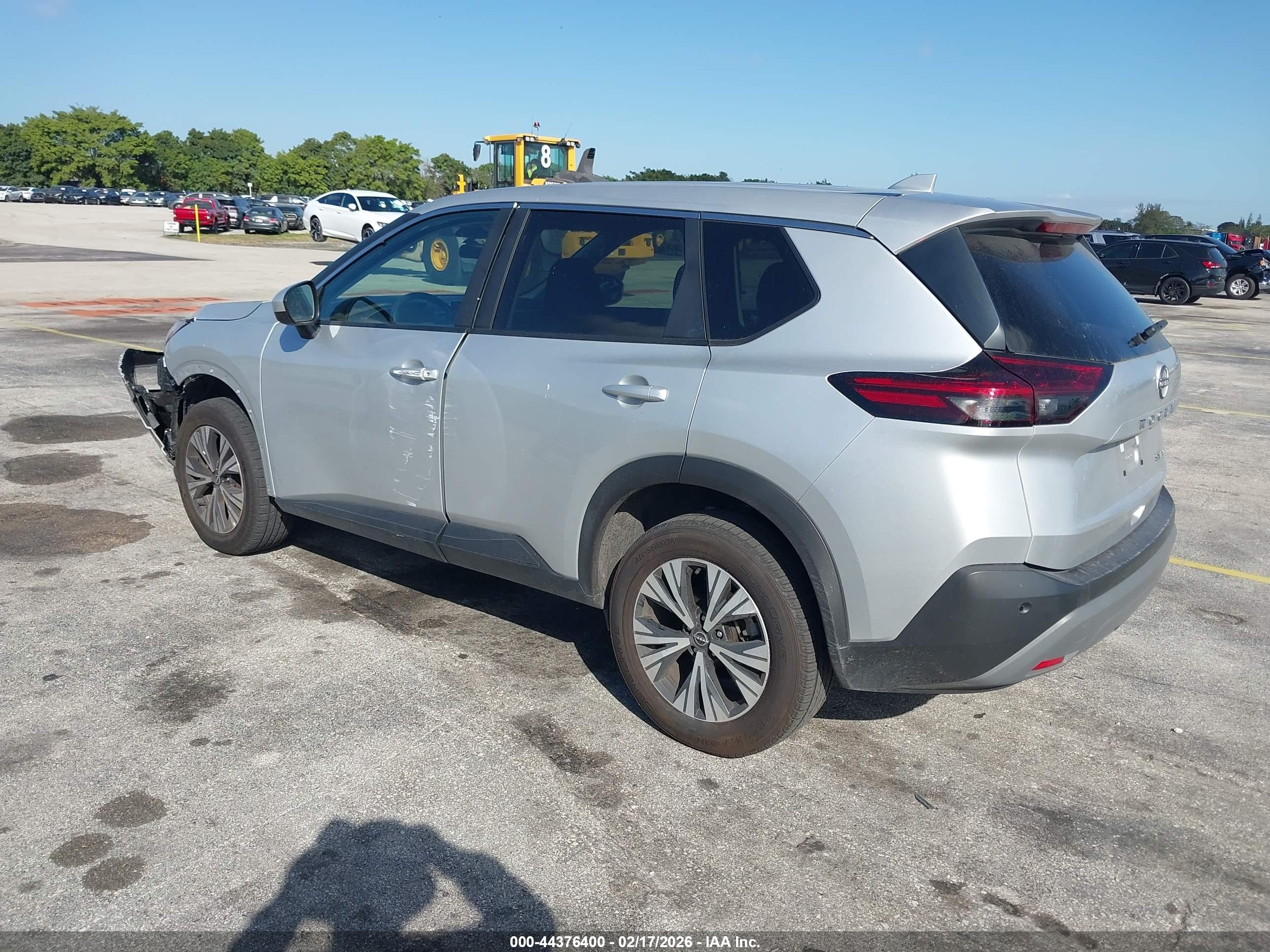 NISSAN ROGUE image 3