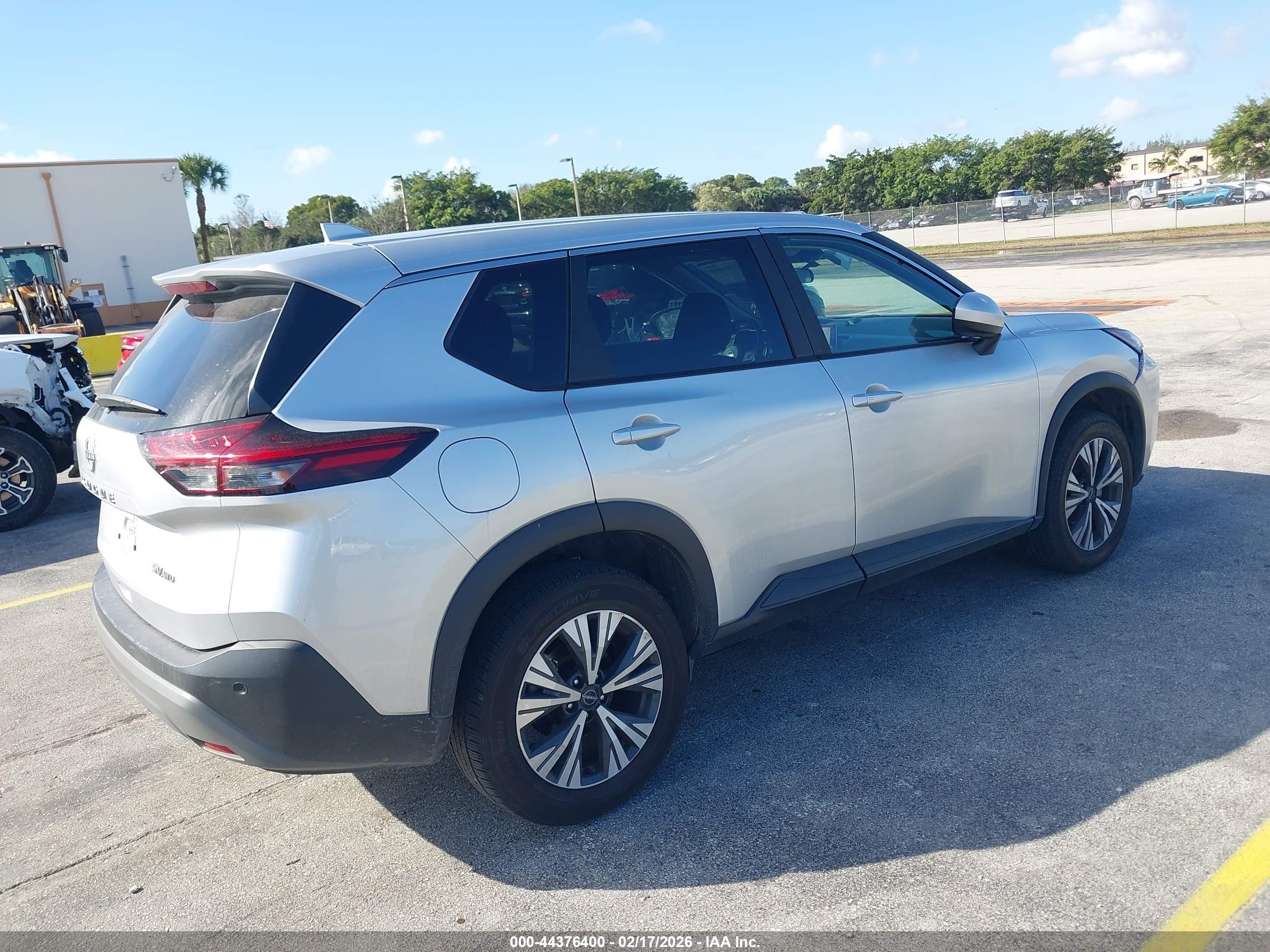 NISSAN ROGUE image 4