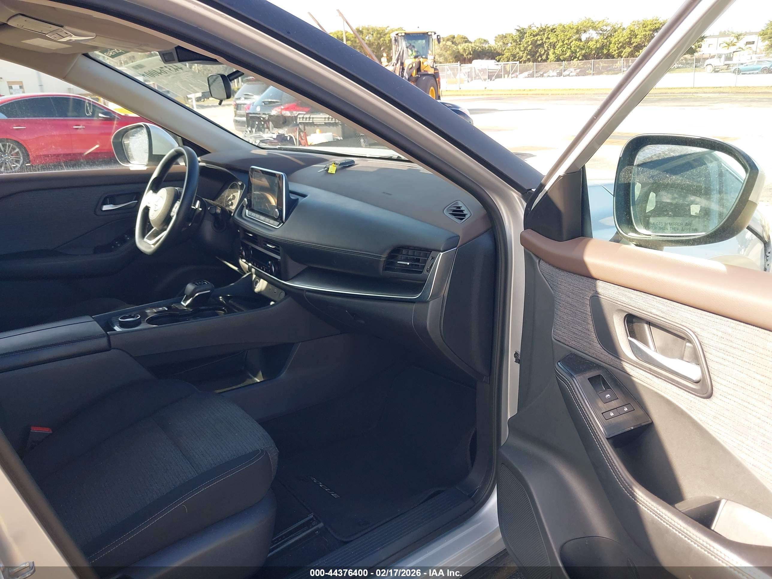 NISSAN ROGUE image 5