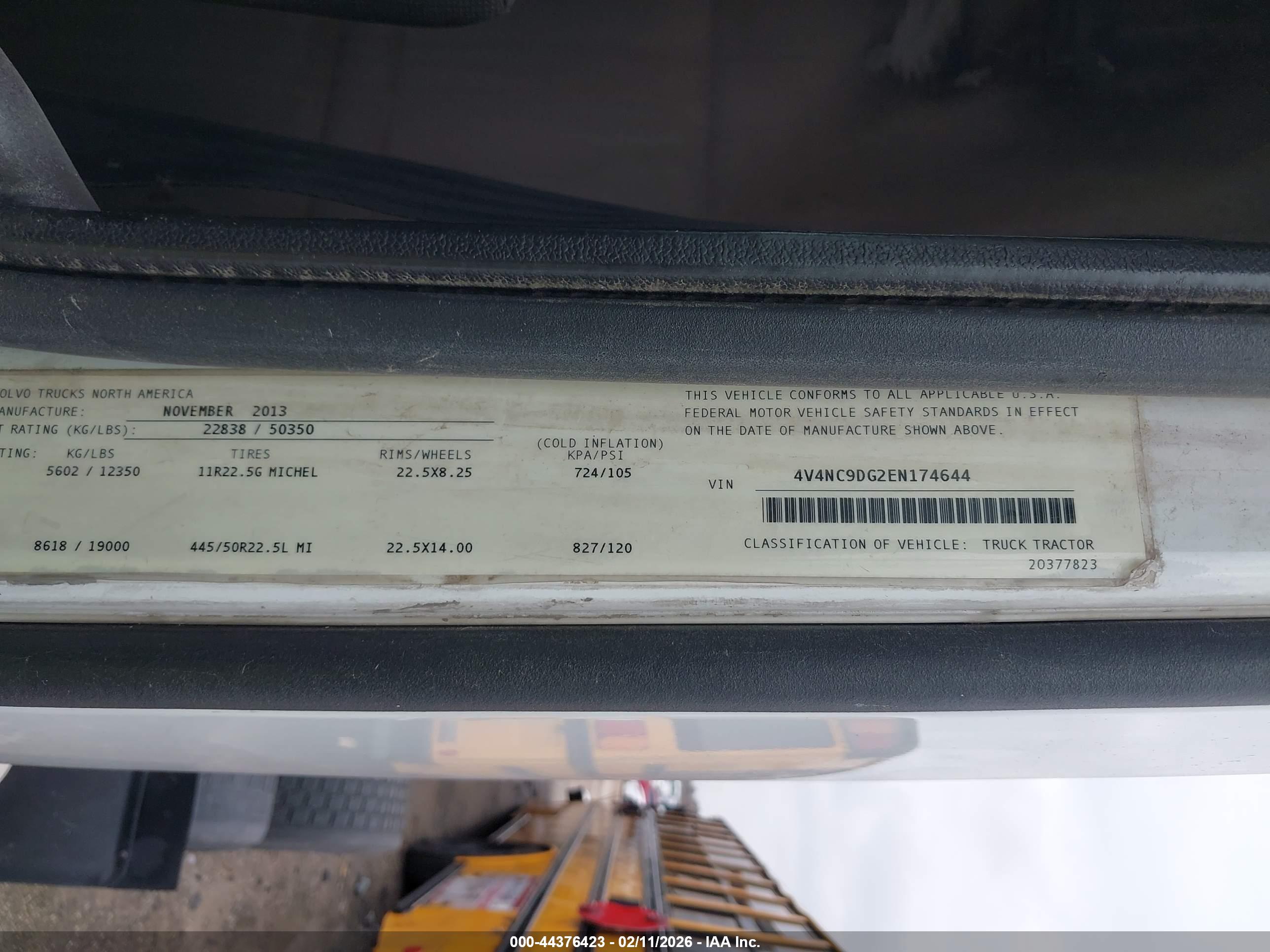 VOLVO VN image 9